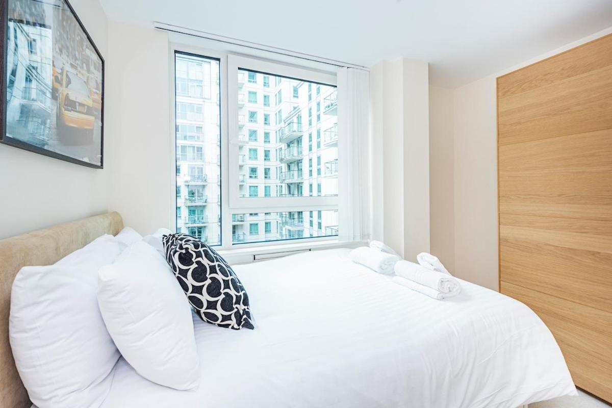 2 Bedroom , Zone 1 , 2 Mins Walk Tube , Offers , Sleeps 5 Apartment *
