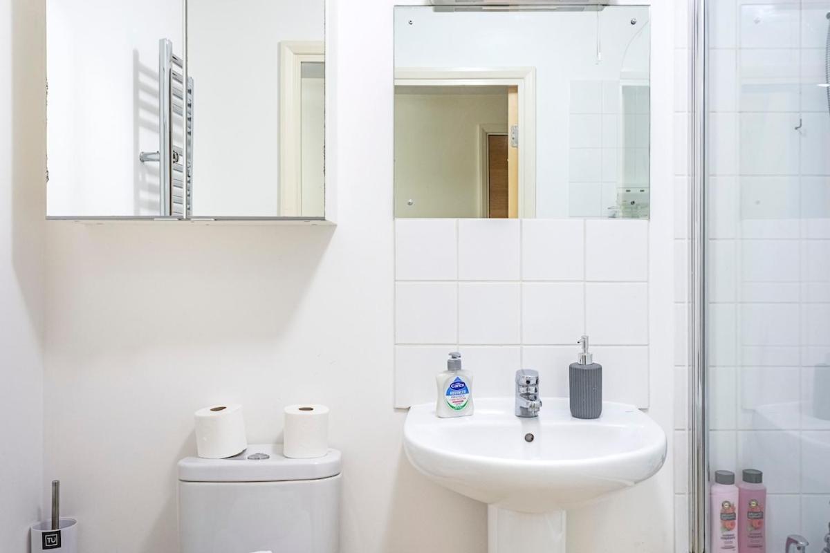 Apartment 2 Bedroom , Zone 1 , 2 Mins Walk Tube , Offers , Sleeps 5