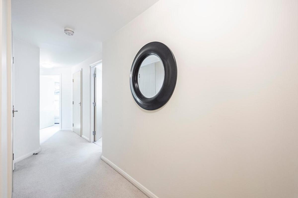 2 Bedroom , Zone 1 , 2 Mins Walk Tube , Offers , Sleeps 5 London