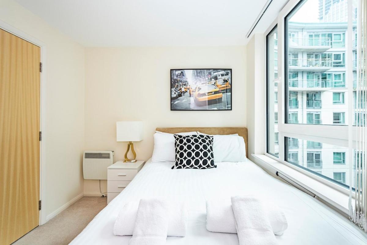 Apartment 2 Bedroom , Zone 1 , 2 Mins Walk Tube , Offers , Sleeps 5