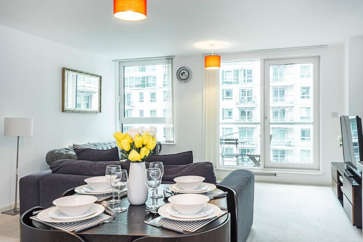 2 Bedroom , Zone 1 , 2 Mins Walk Tube , Offers , Sleeps 5 * London