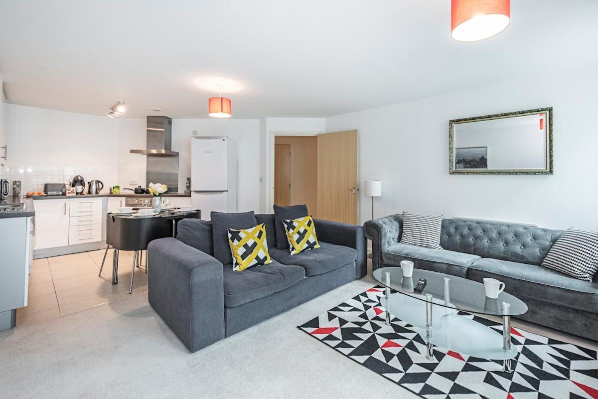 2 Bedroom , Zone 1 , 2 Mins Walk Tube , Offers , Sleeps 5 London