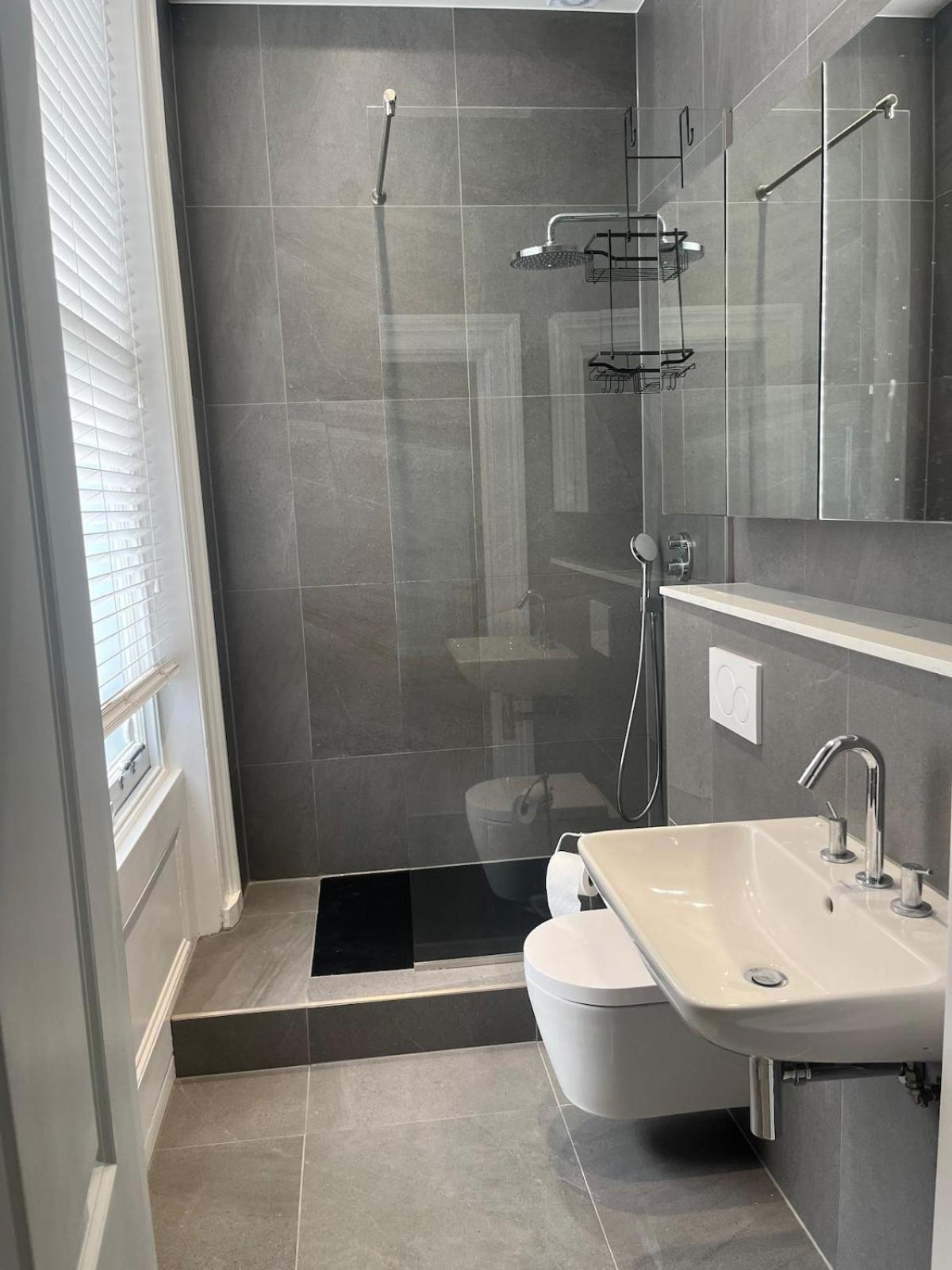 - Chalk Farm Station Apartment London