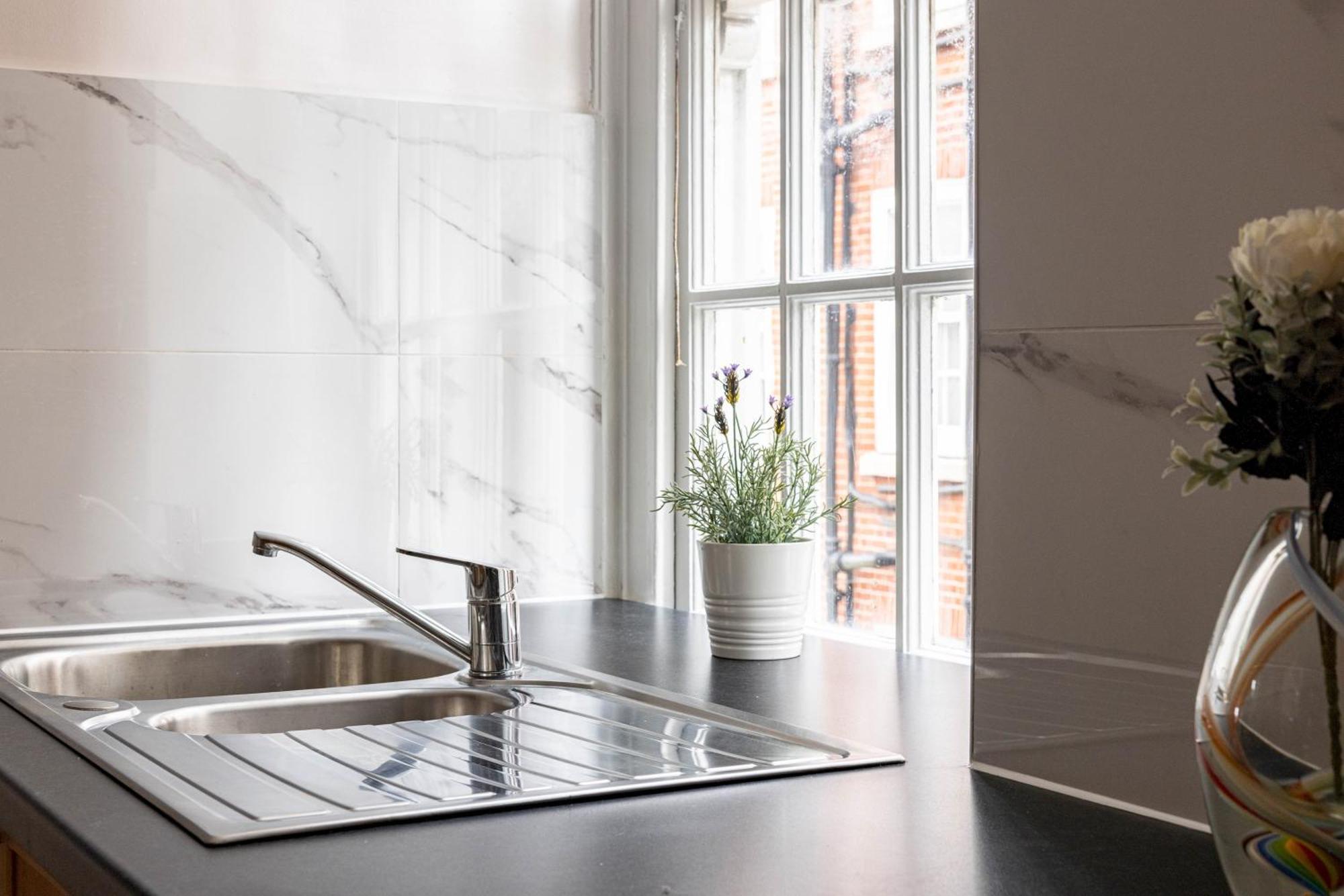 4-bdr Stunning Kensington Penthouse Apartment