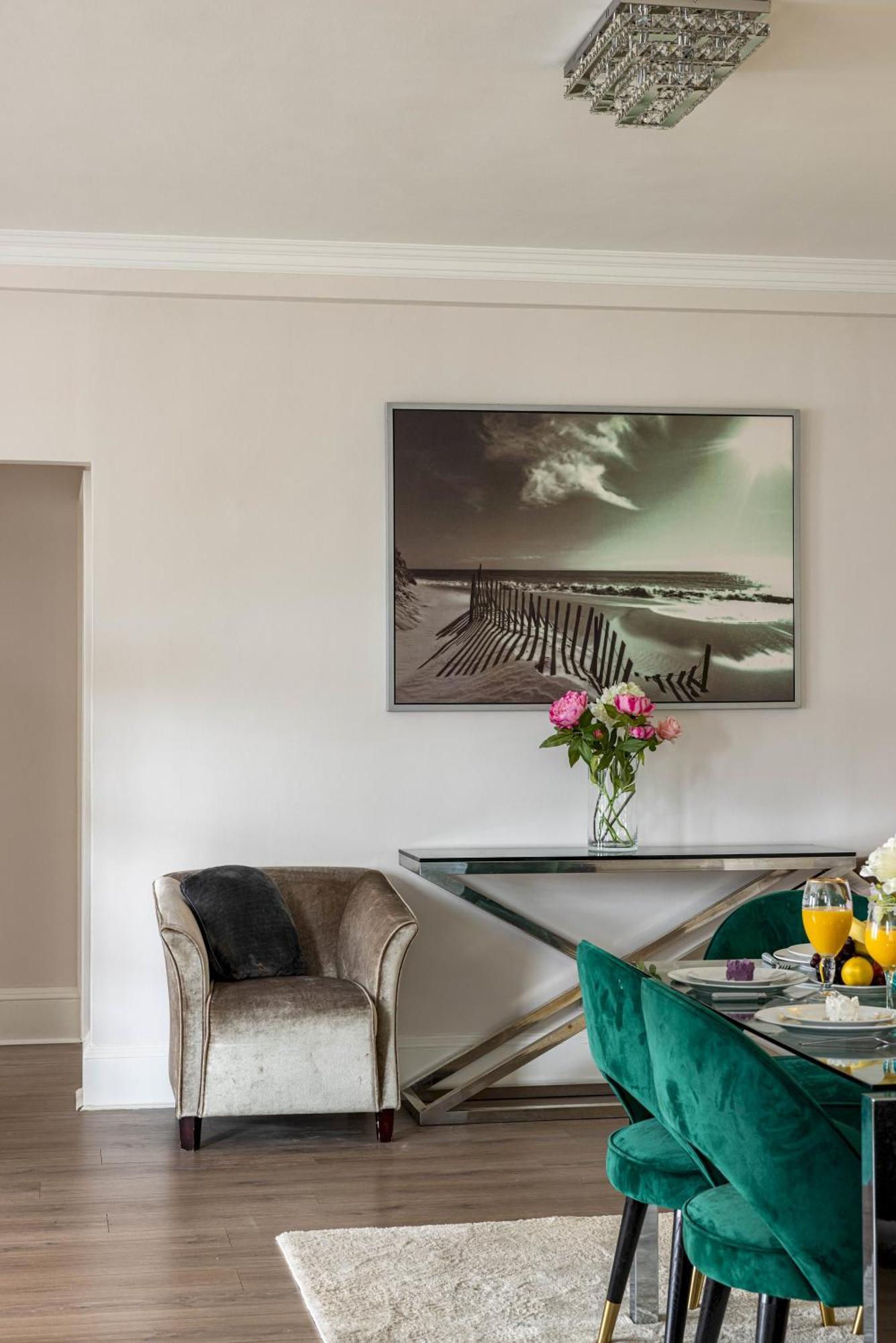 4-bdr Stunning Kensington Penthouse Apartment