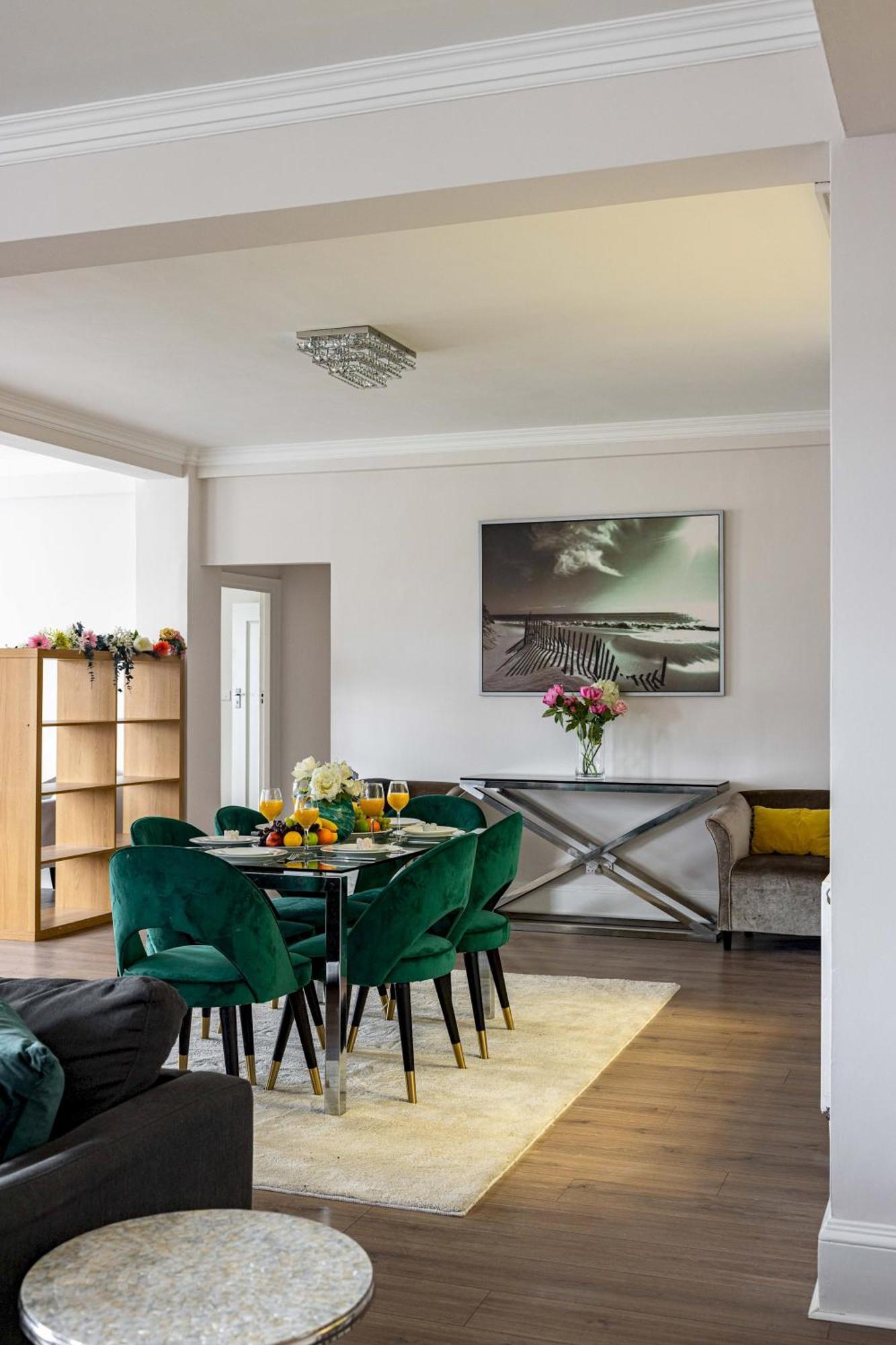 4-bdr Stunning Kensington Penthouse Apartment
