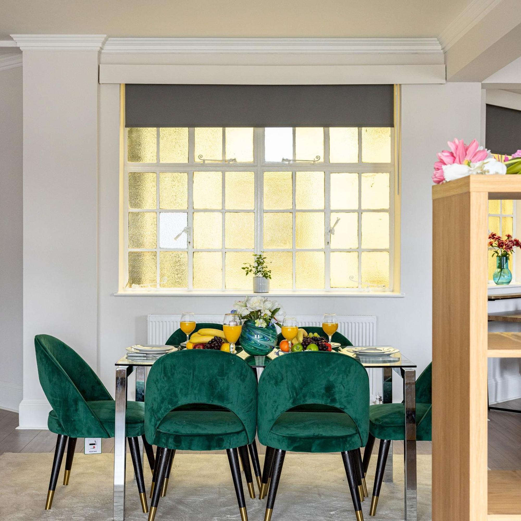 4-bdr Stunning Kensington Penthouse Apartment London