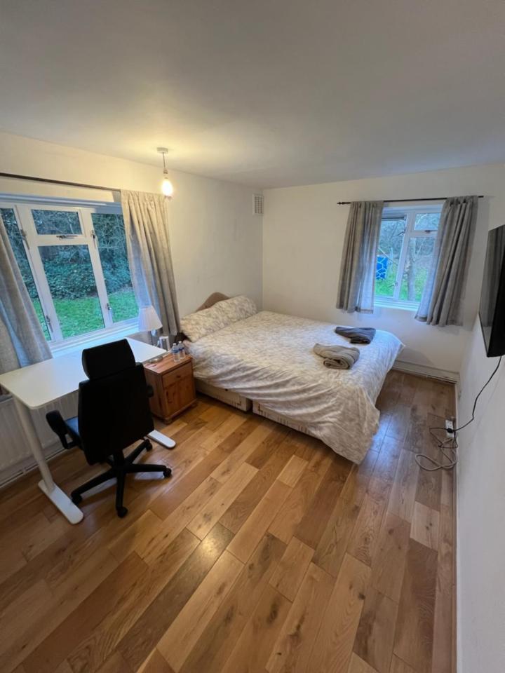 Royal Height - 3 Bed In Wembley Apartment