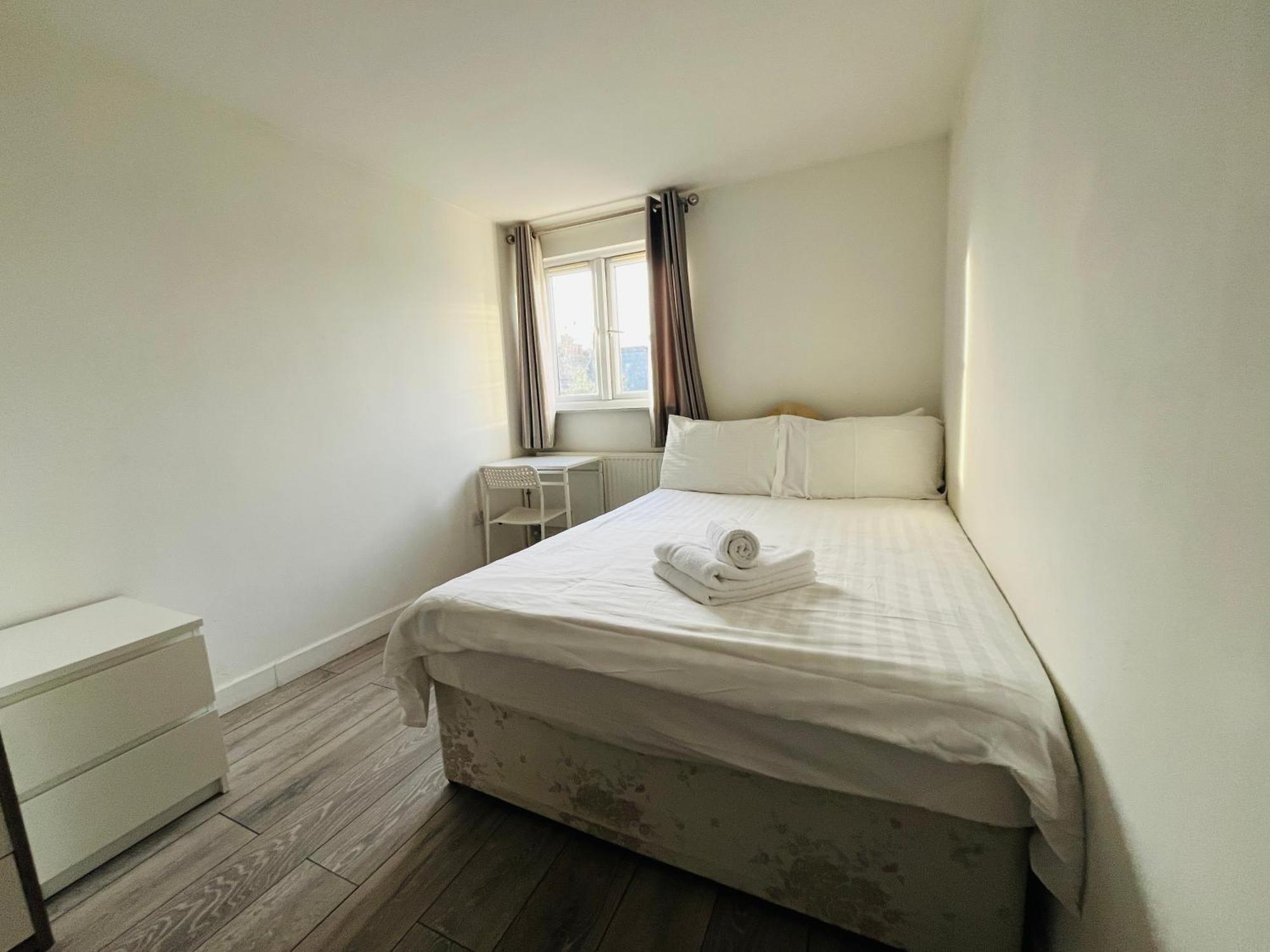 Homestay Double In Attractive Modern Victorian House London