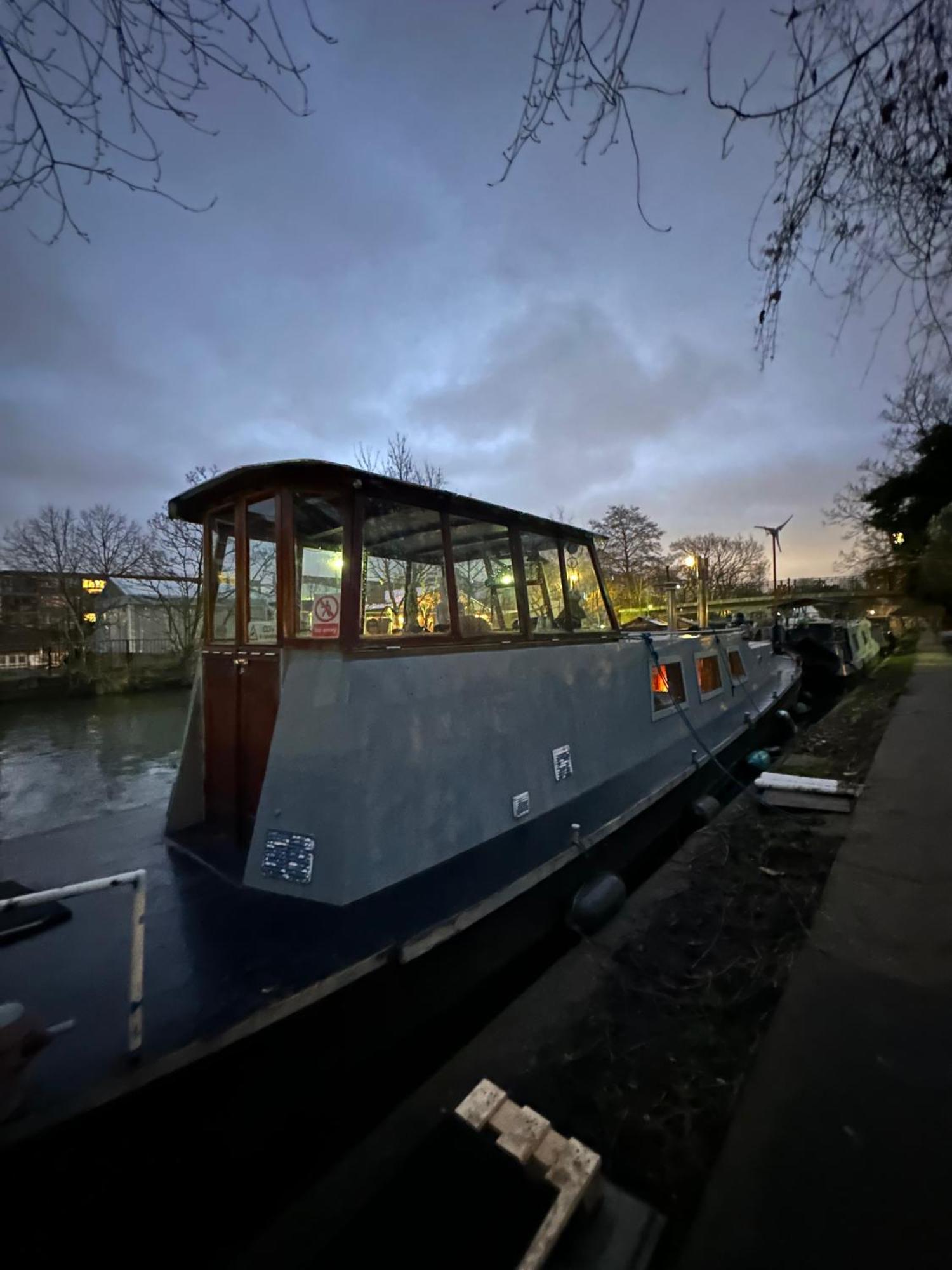 Holiday home Dutch Barge - Sleeps 3 & Cosy Fireplace *