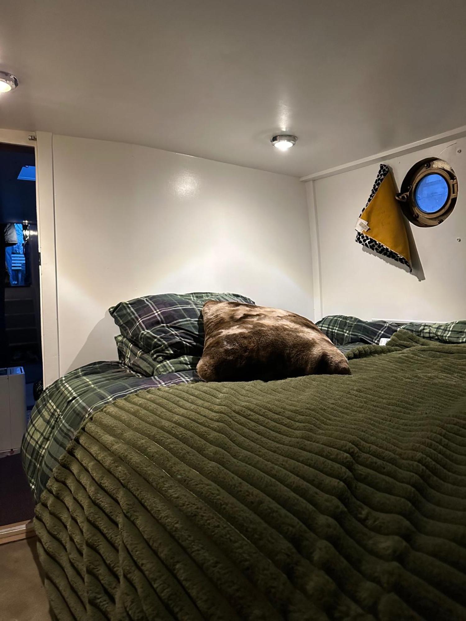 Holiday home Dutch Barge - Sleeps 3 & Cosy Fireplace London