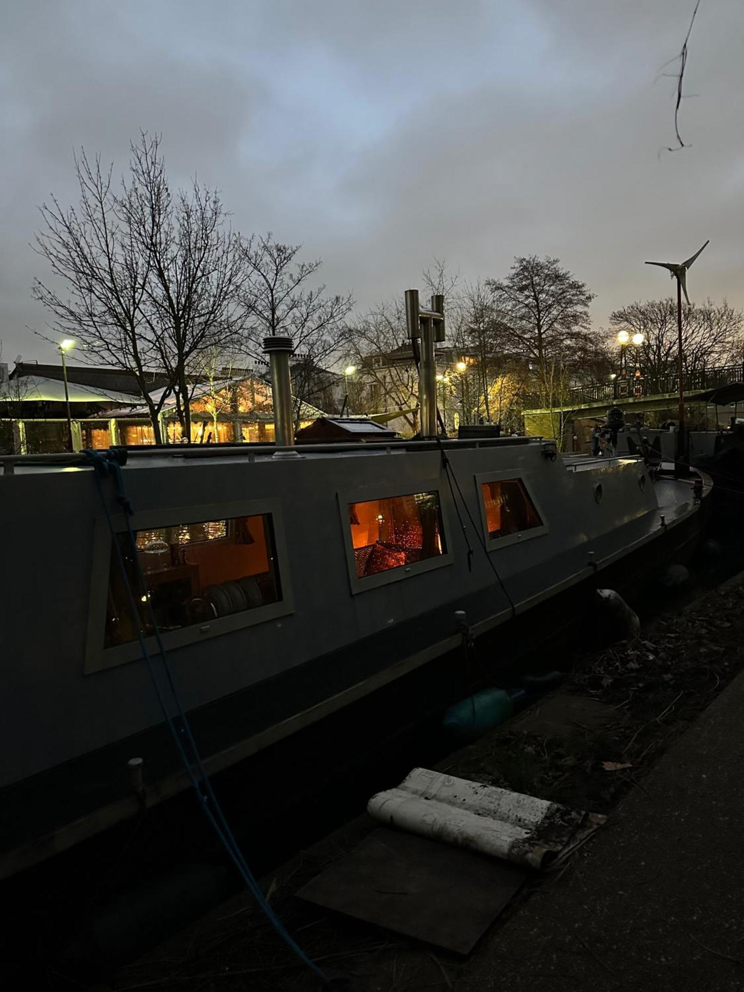Dutch Barge - Sleeps 3 & Cosy Fireplace * London