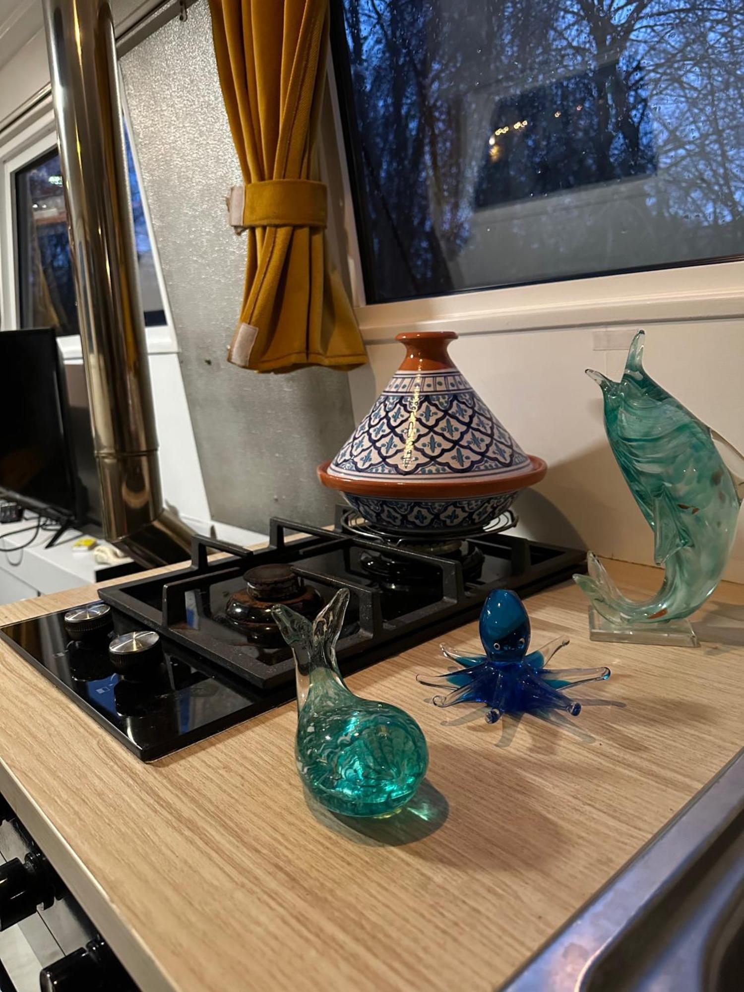 Dutch Barge - Sleeps 3 & Cosy Fireplace *