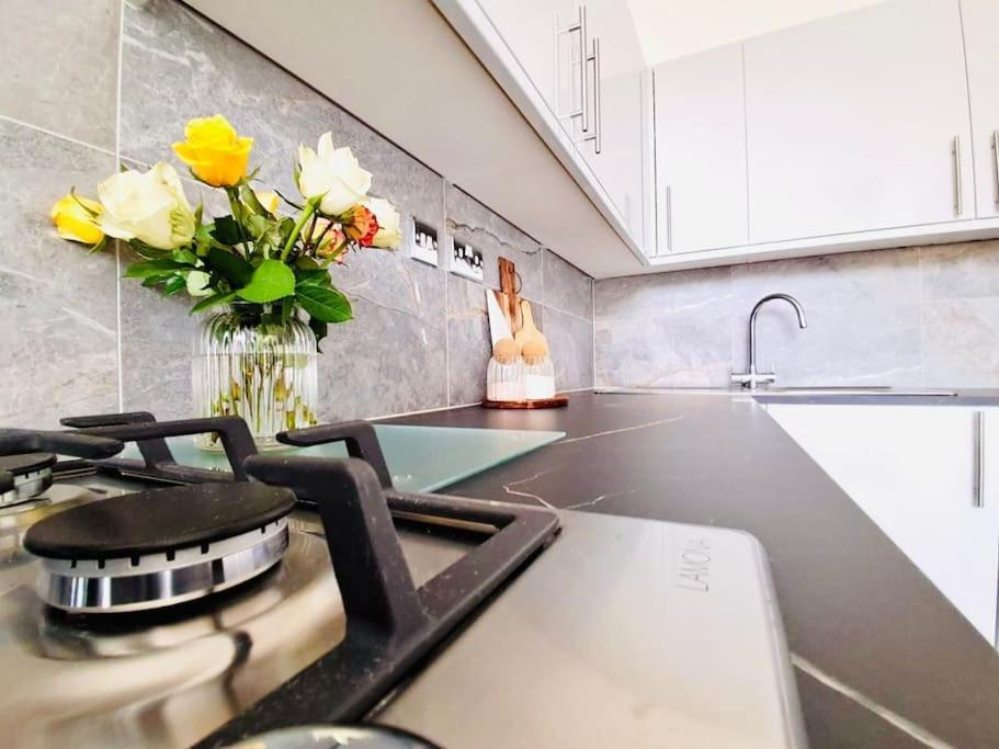 Apartment Newly Refurbished Flat In The Heart Of *