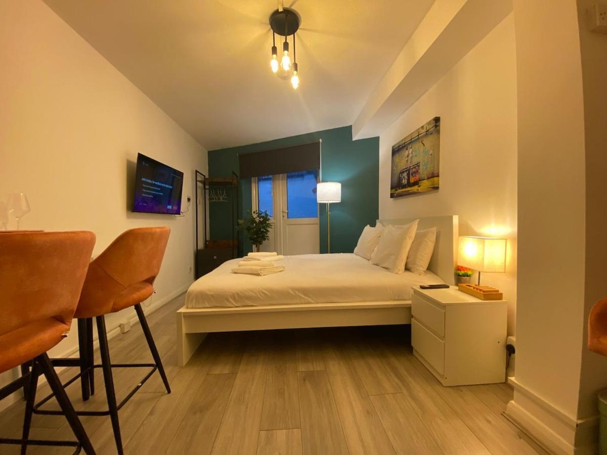 Cityscape Apartment *