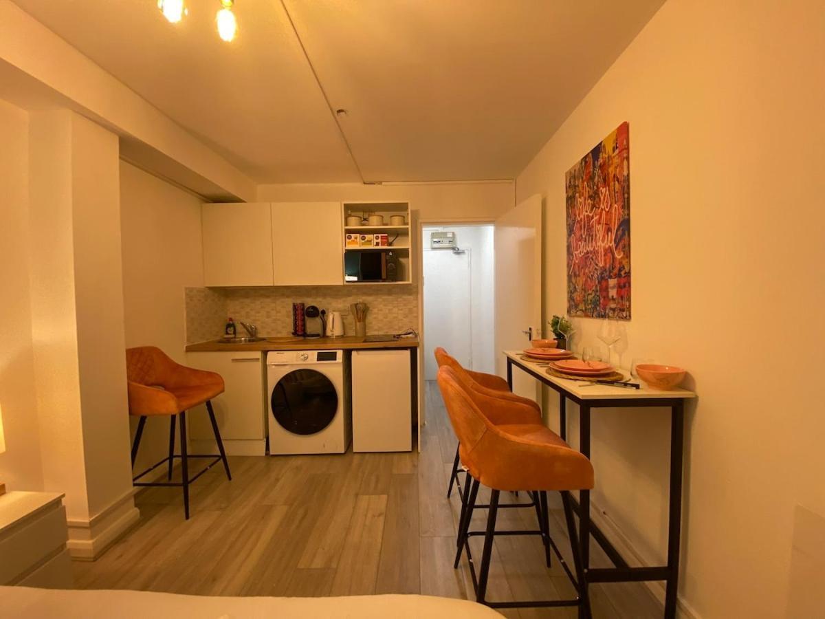 Cityscape Apartment *