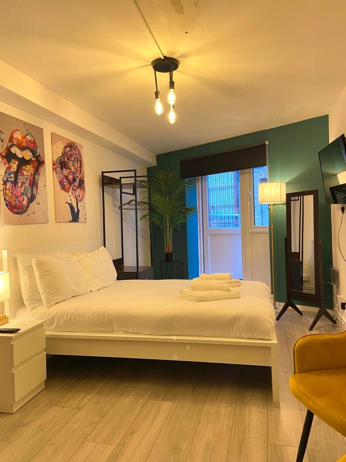 Serviced Apartment
