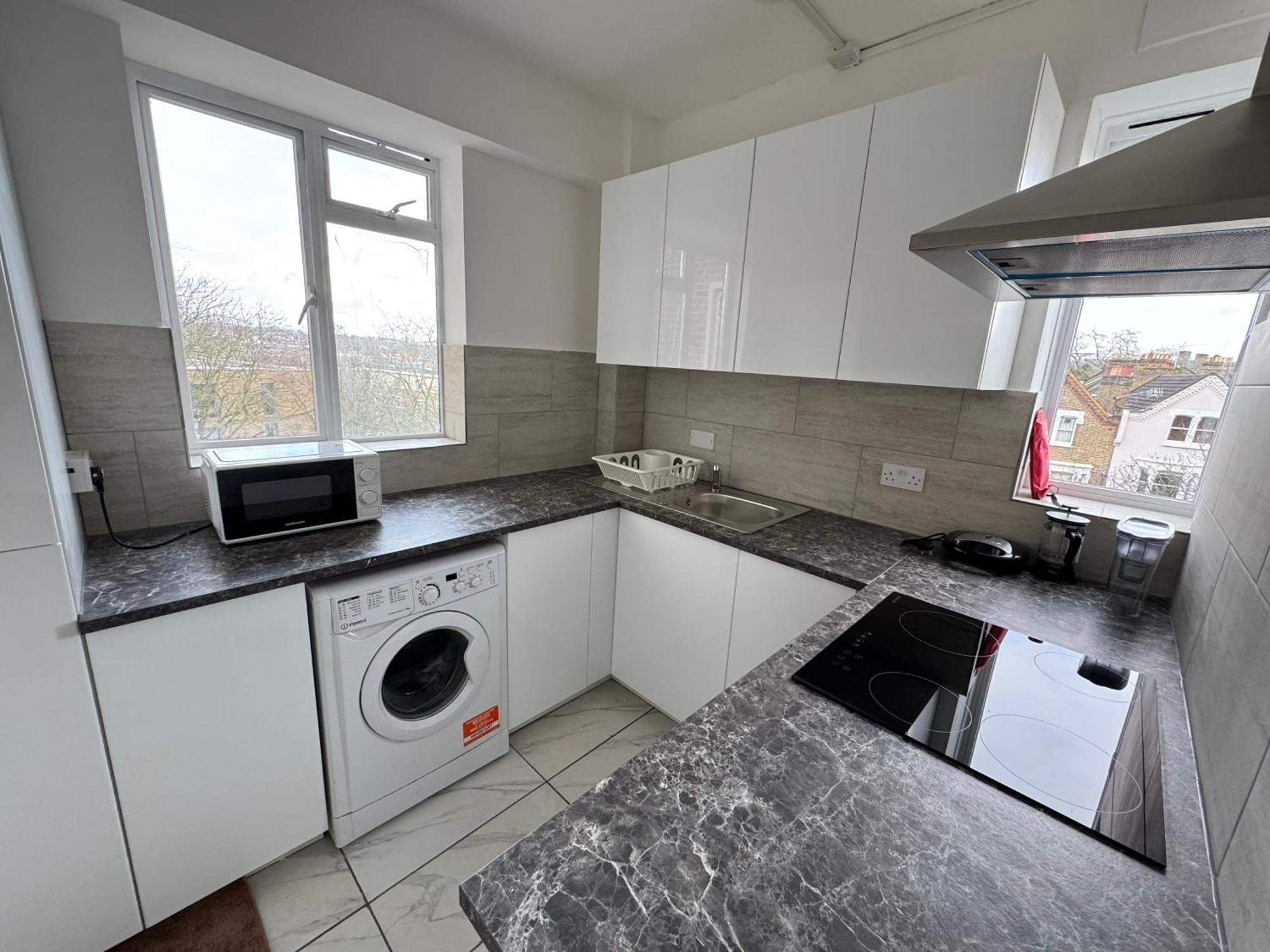 Huge 5 Bedroom Flat For 10 People 2 Min Away From Emirates Stadium Zone 2 Apartment