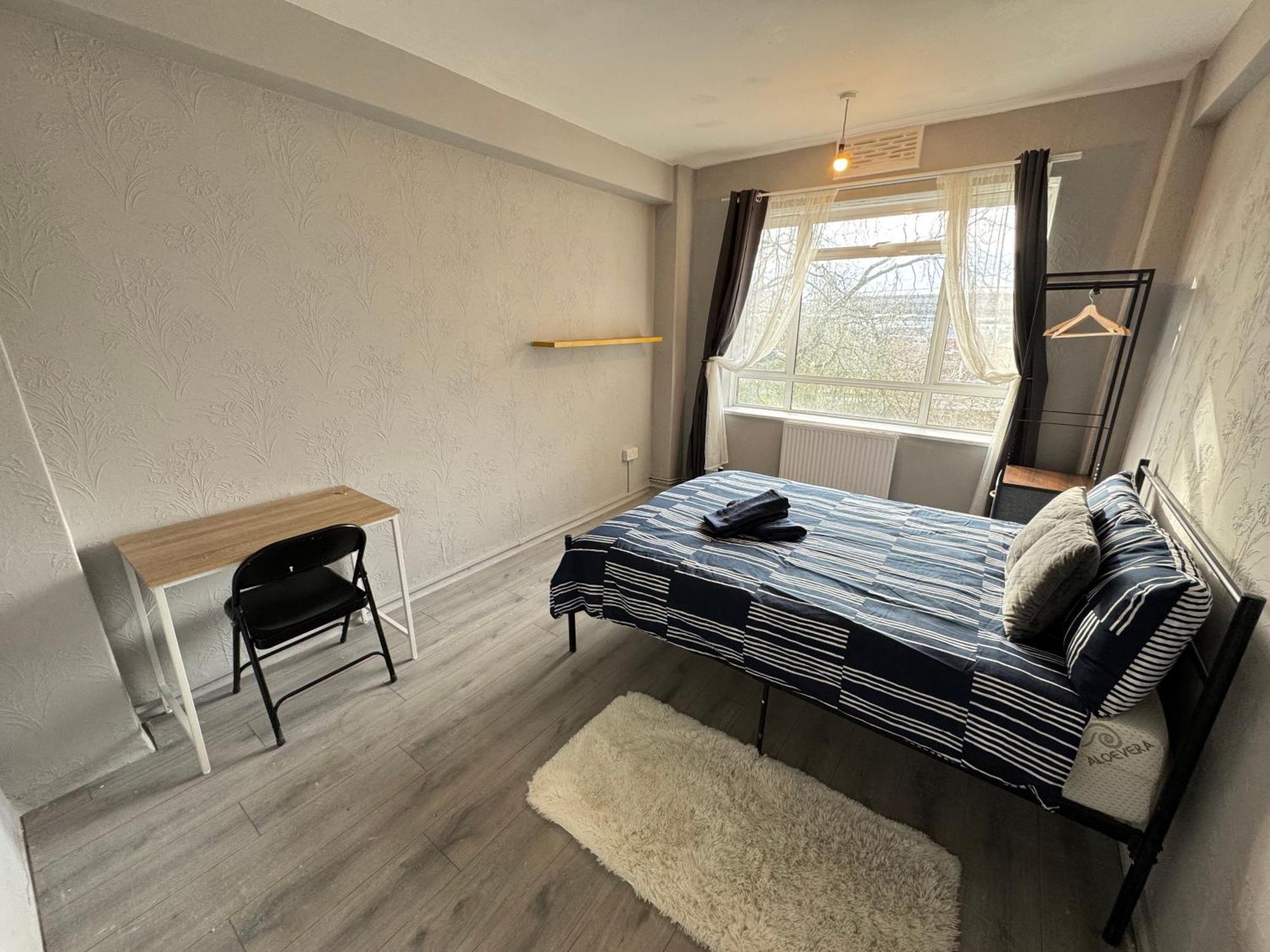 Huge 5 Bedroom Flat For 10 People 2 Min Away From Emirates Stadium Zone 2 *