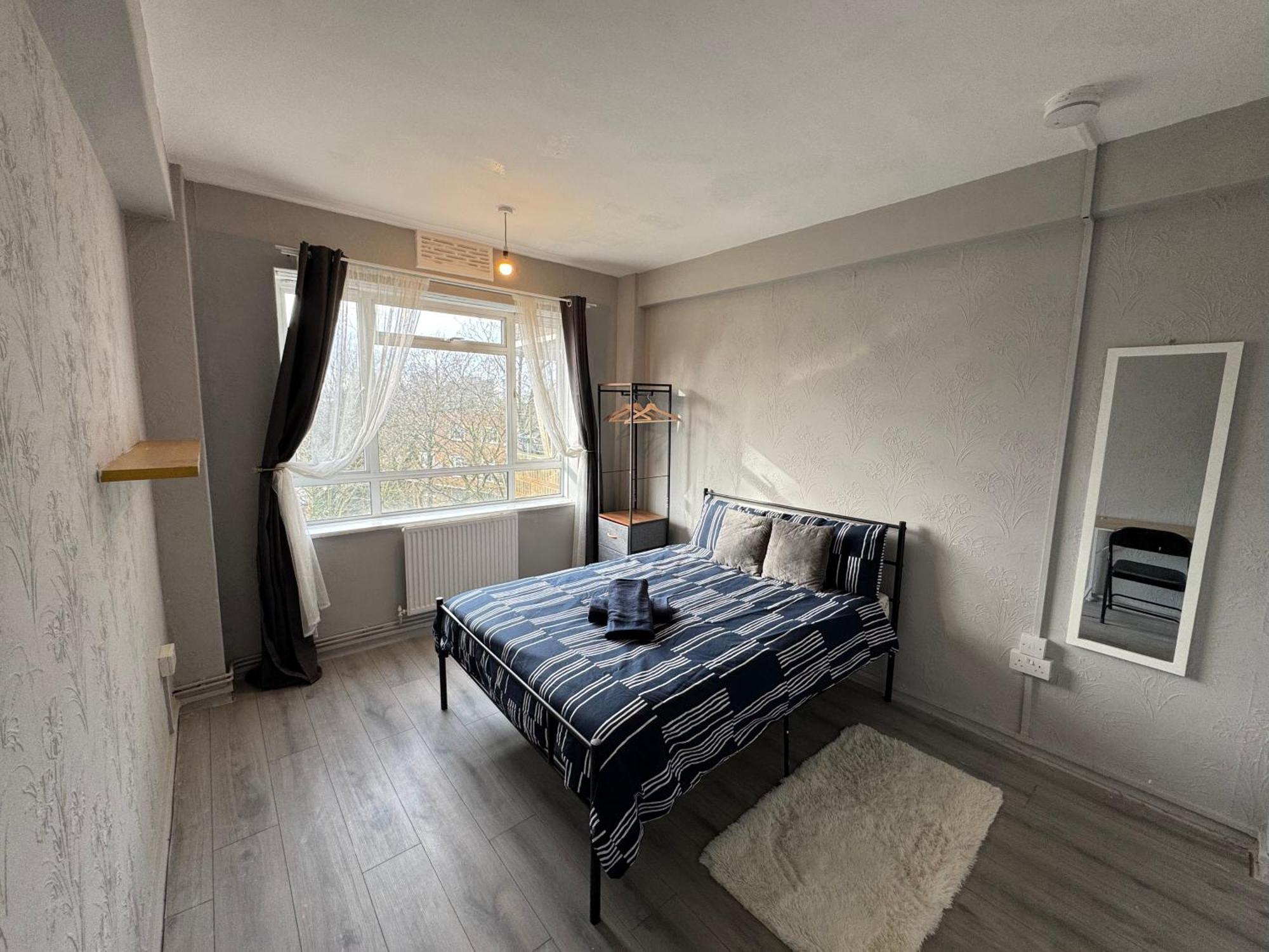Huge 5 Bedroom Flat For 10 People 2 Min Away From Emirates Stadium Zone 2 *