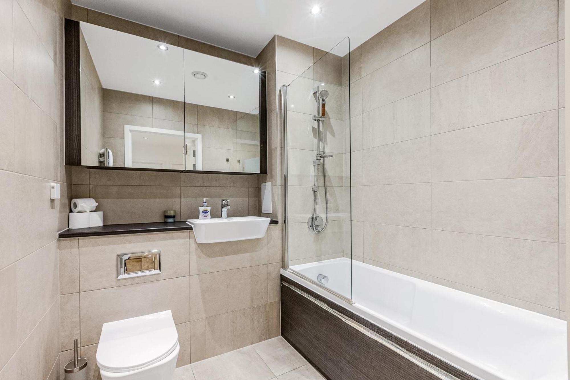 Bright 1 Bdr With Terrace & Great Travel Links Apartamento *