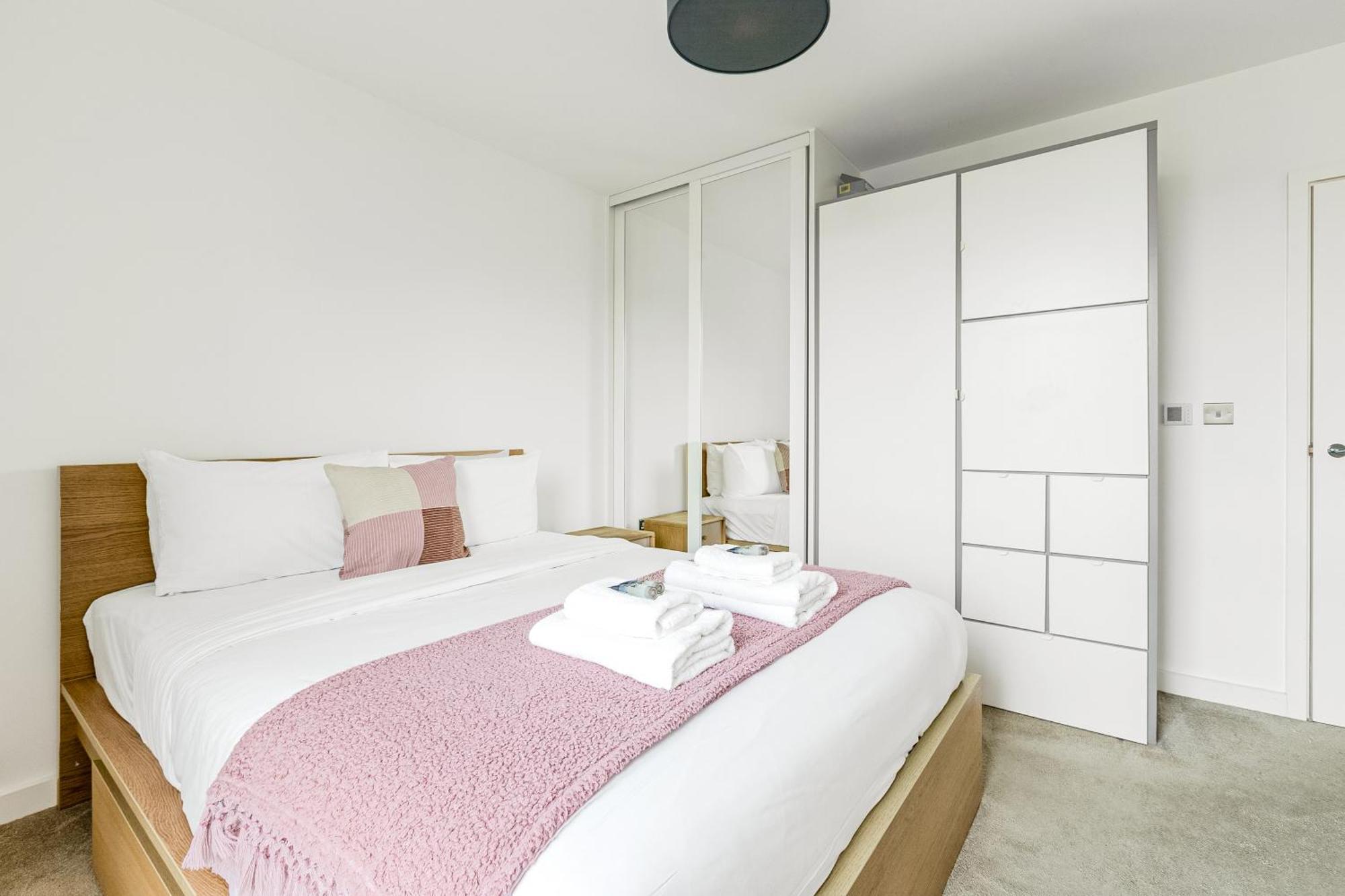 Apartamento Bright 1 Bdr With Terrace & Great Travel Links Londres