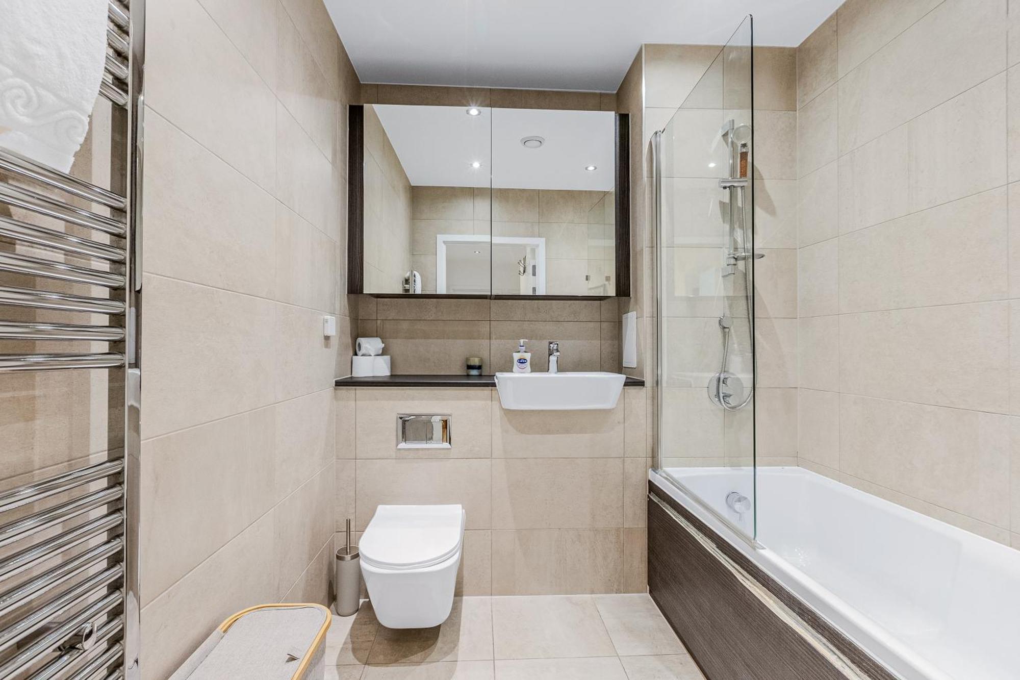 Bright 1 Bdr With Terrace & Great Travel Links Londres