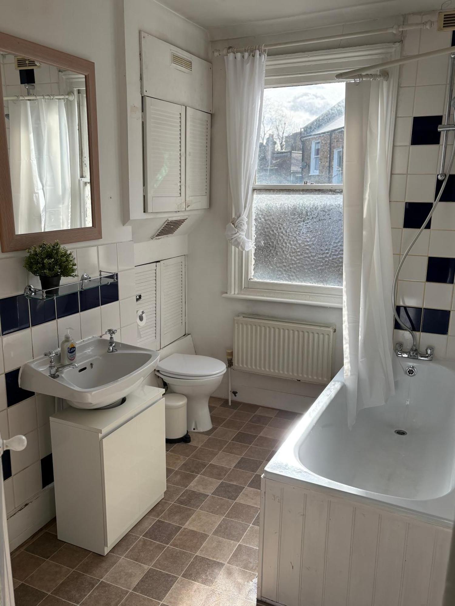Apartment 1 Bed In Shepherds Bush-westfield