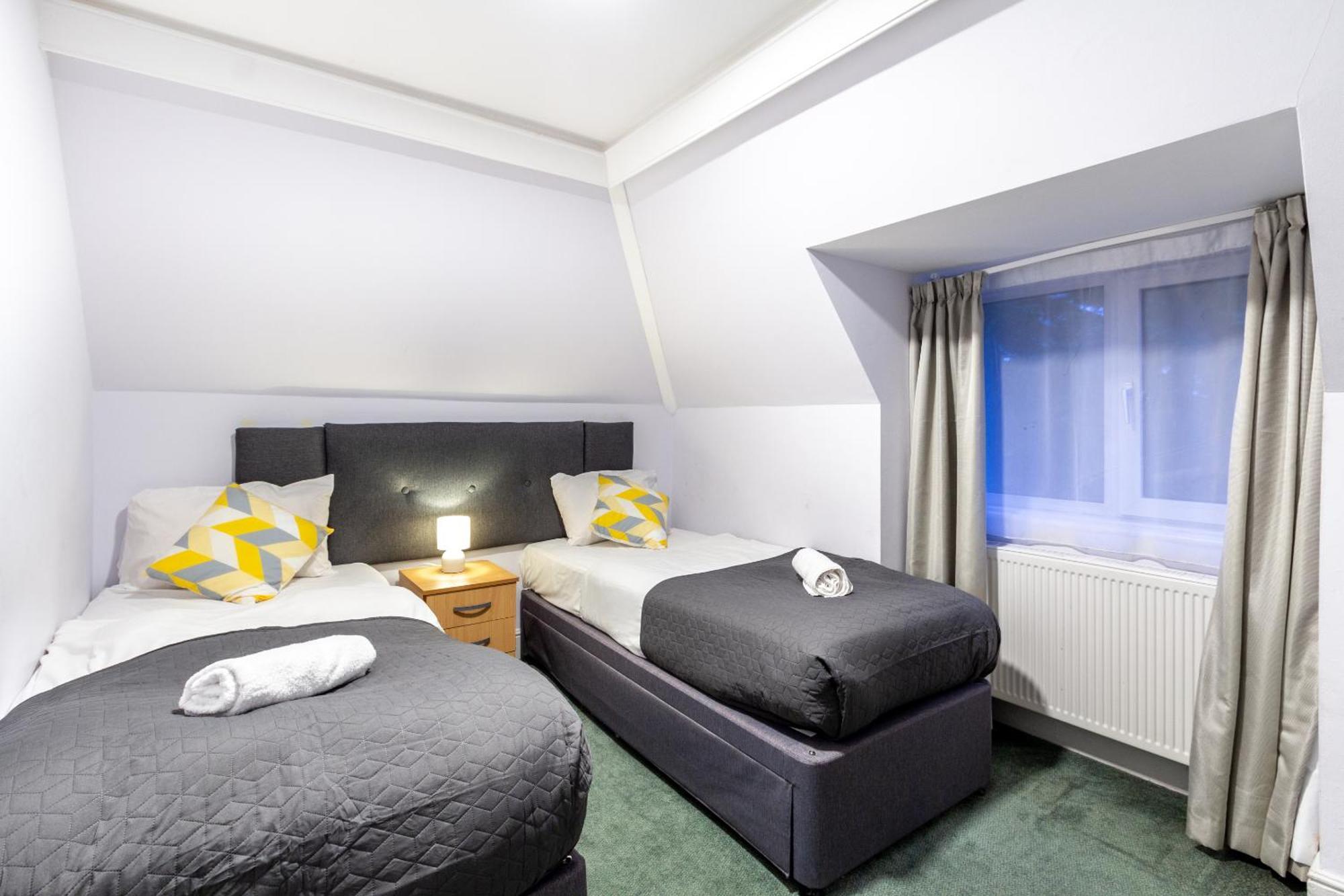 Gatwick Hotel *