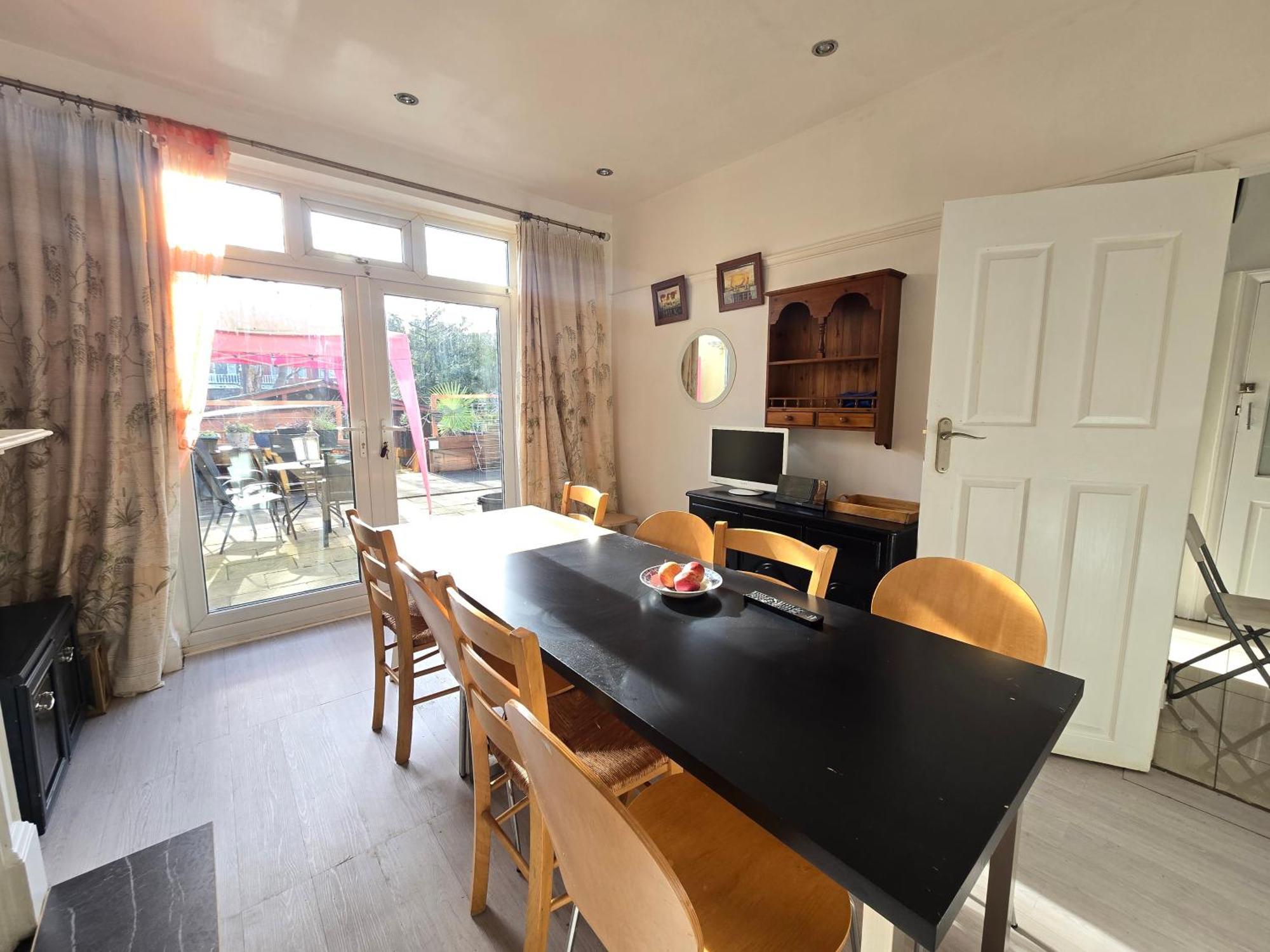 Homestay Lennox Gardens Nw10 *