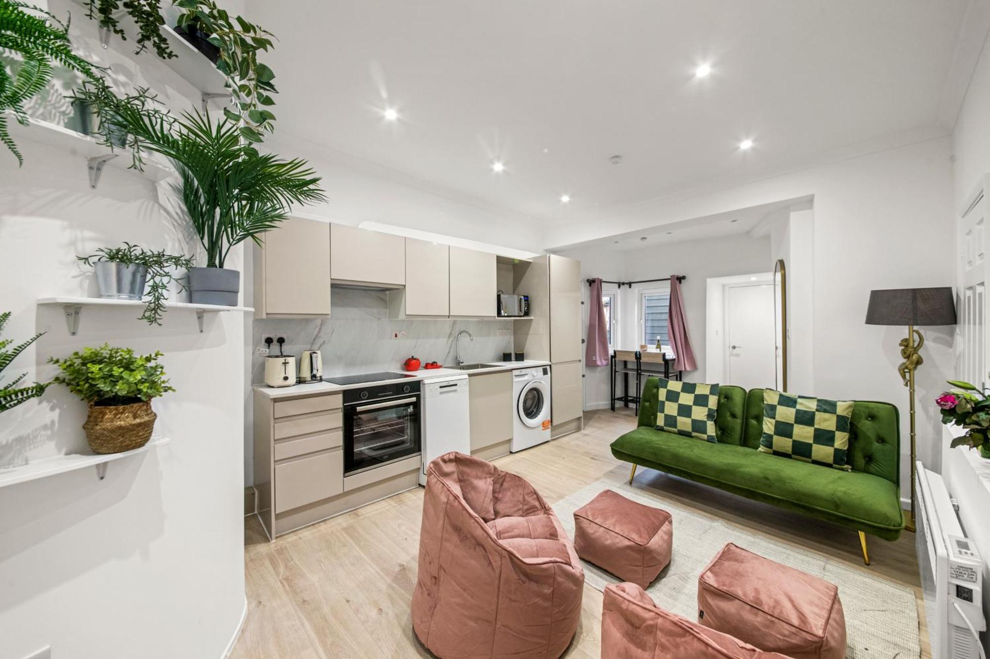 Holiday home Convenient In Greenwich By 53 Degrees Property, Ideal For Long Stays, Location!