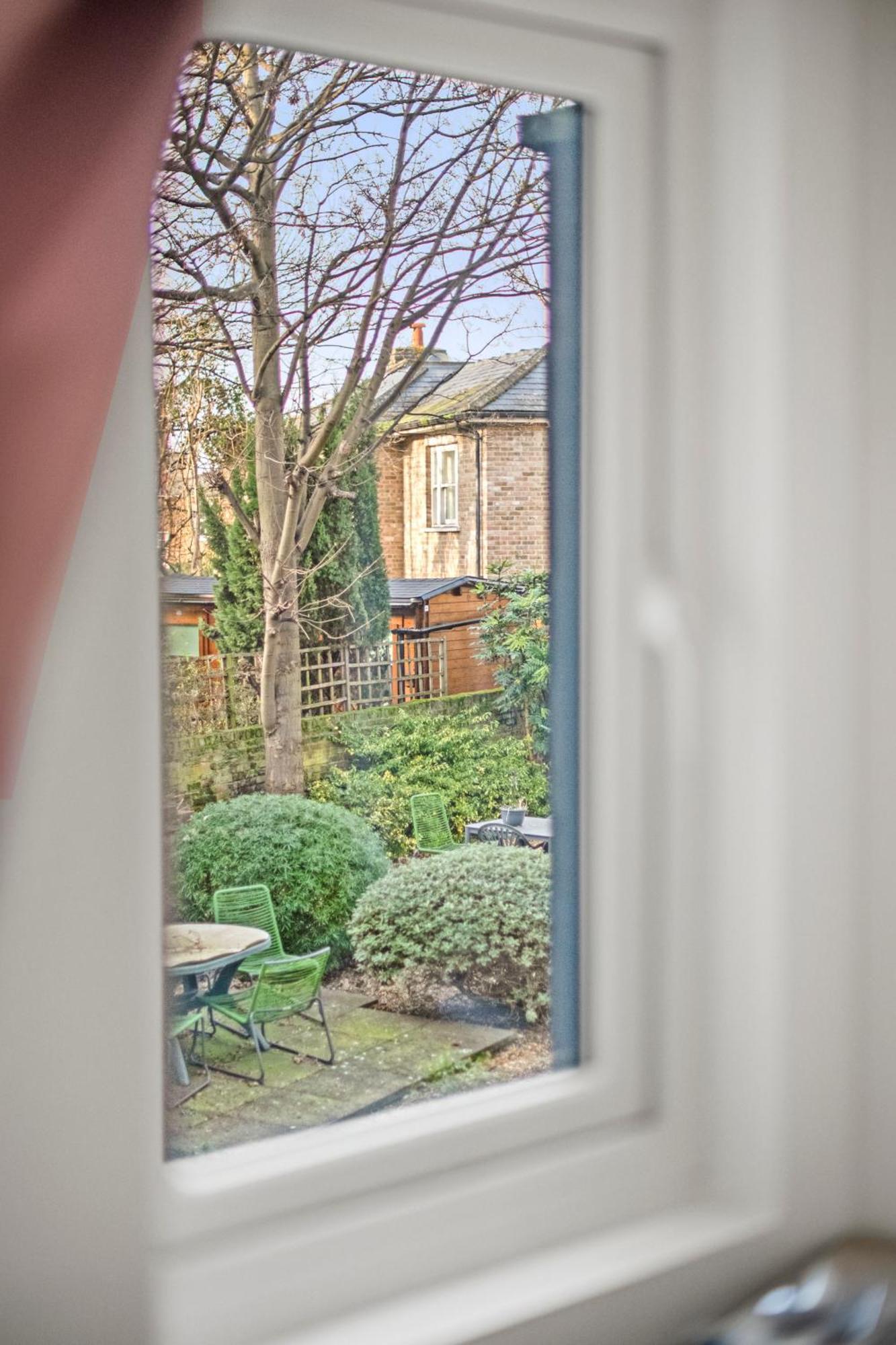 Convenient In Greenwich By 53 Degrees Property, Ideal For Long Stays, Location! Holiday home London