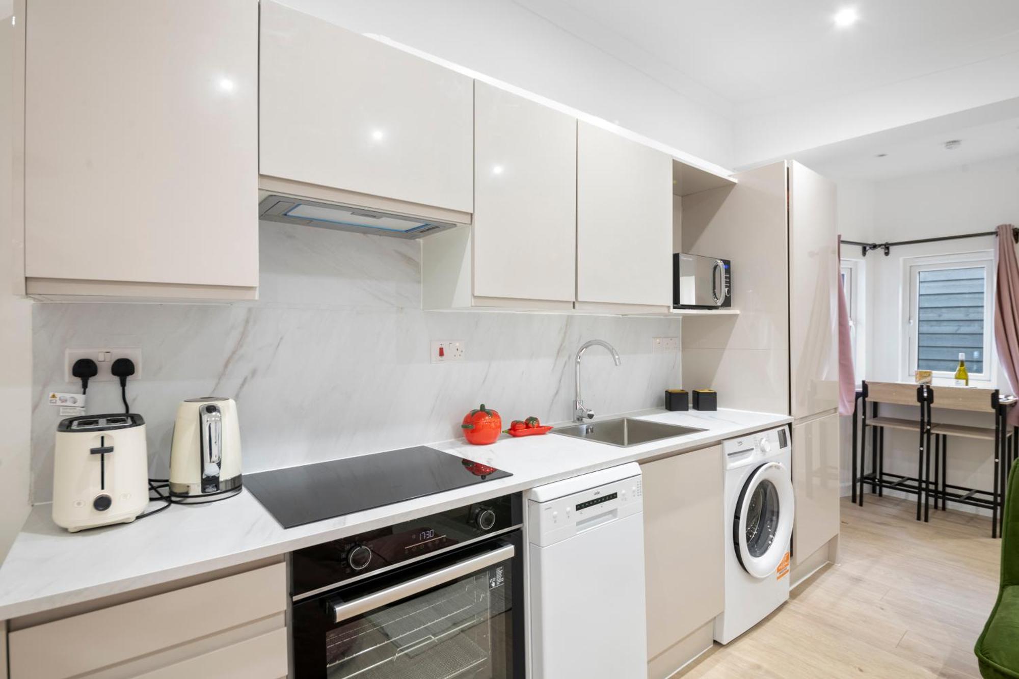 Convenient In Greenwich By 53 Degrees Property, Ideal For Long Stays, Location! Holiday home London