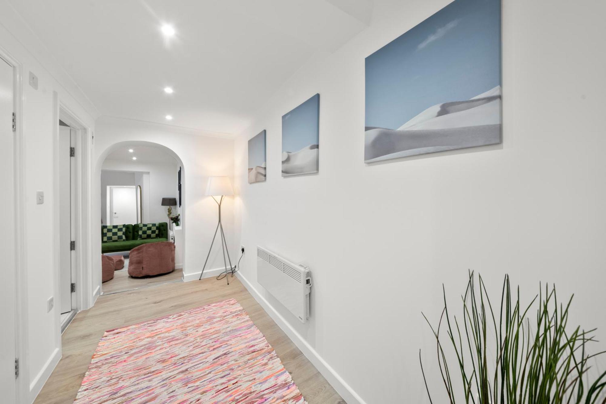 Convenient In Greenwich By 53 Degrees Property, Ideal For Long Stays, Location! *