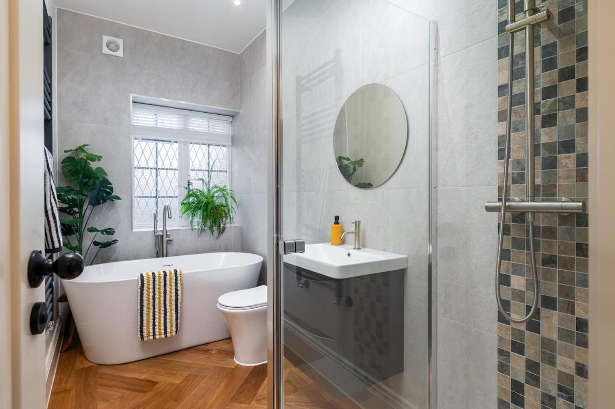 Apartment Stylish 3 Bedroom Mc14 London