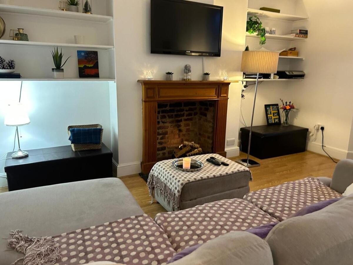 Beautiful 2 Bed In Queens Park, London