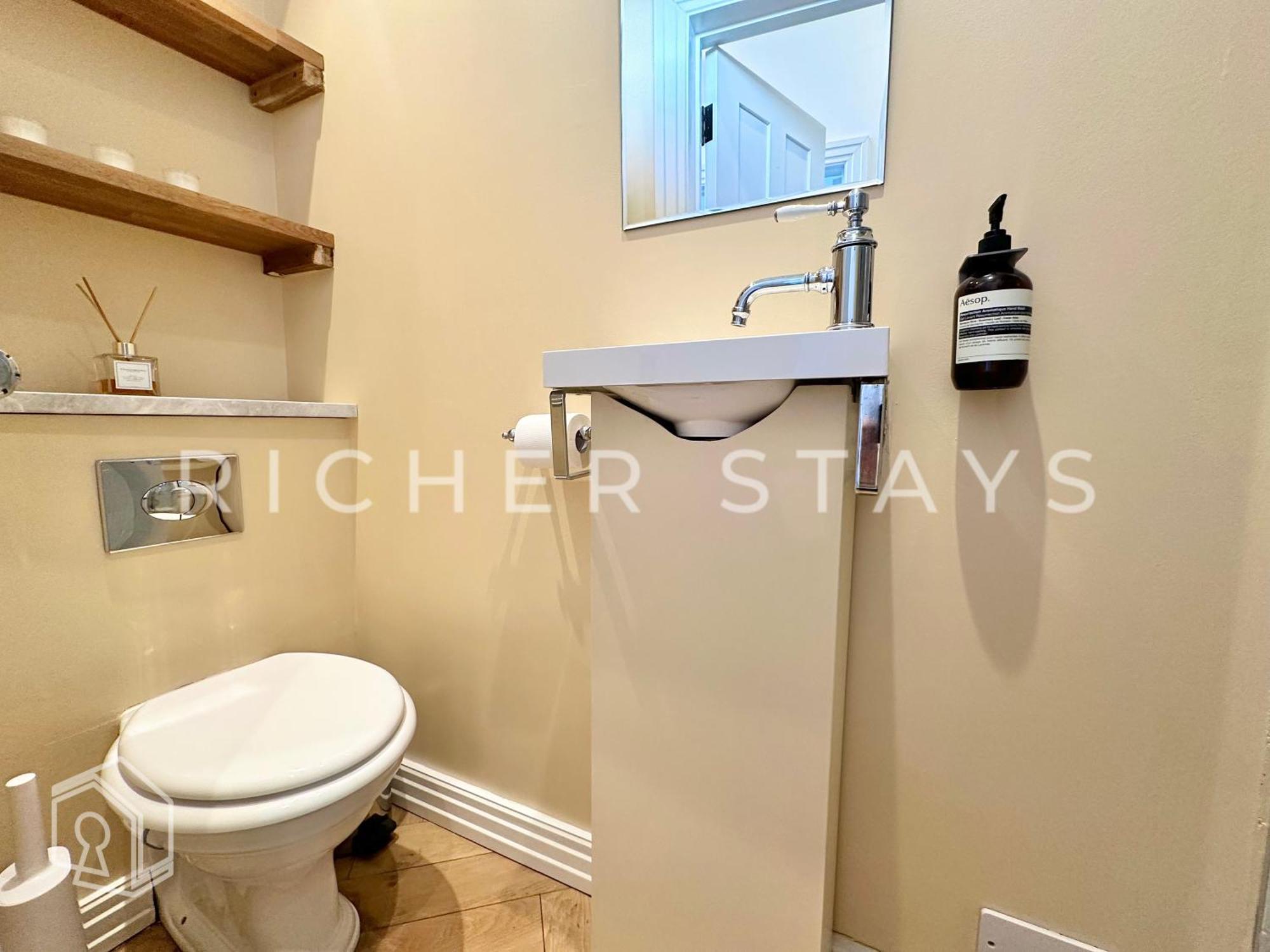 Luxury 2-bedroom Apt, Corporates And Families Apartment London