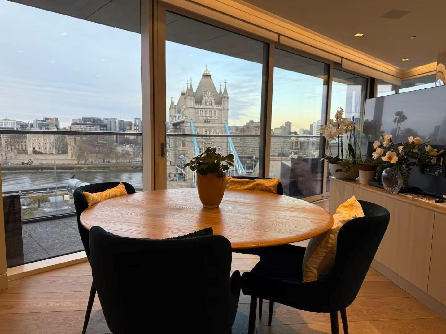 4m Pounds Luxury Tower Bridge Direct Views Sleeps 7 Apartment