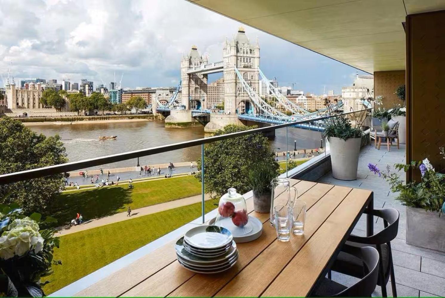 4m Pounds Luxury Tower Bridge Direct Views Sleeps 7 Apartment
