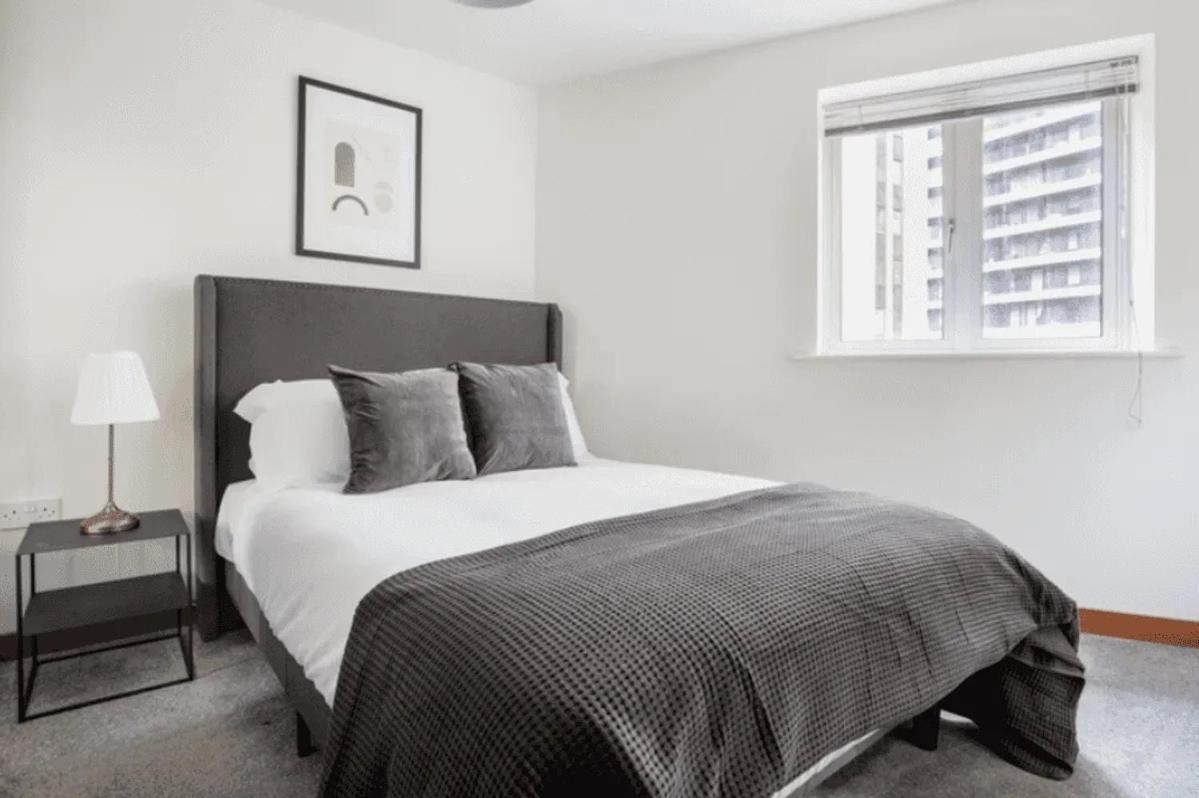 Londwell, Canary Wharf Riverside Retreat, Balcony & Views Apartment *
