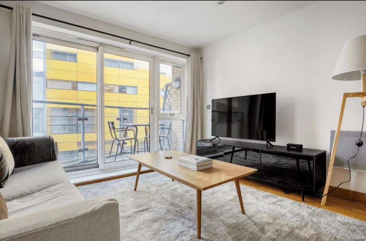 Apartment Londwell, Canary Wharf Riverside Retreat, Balcony & Views *