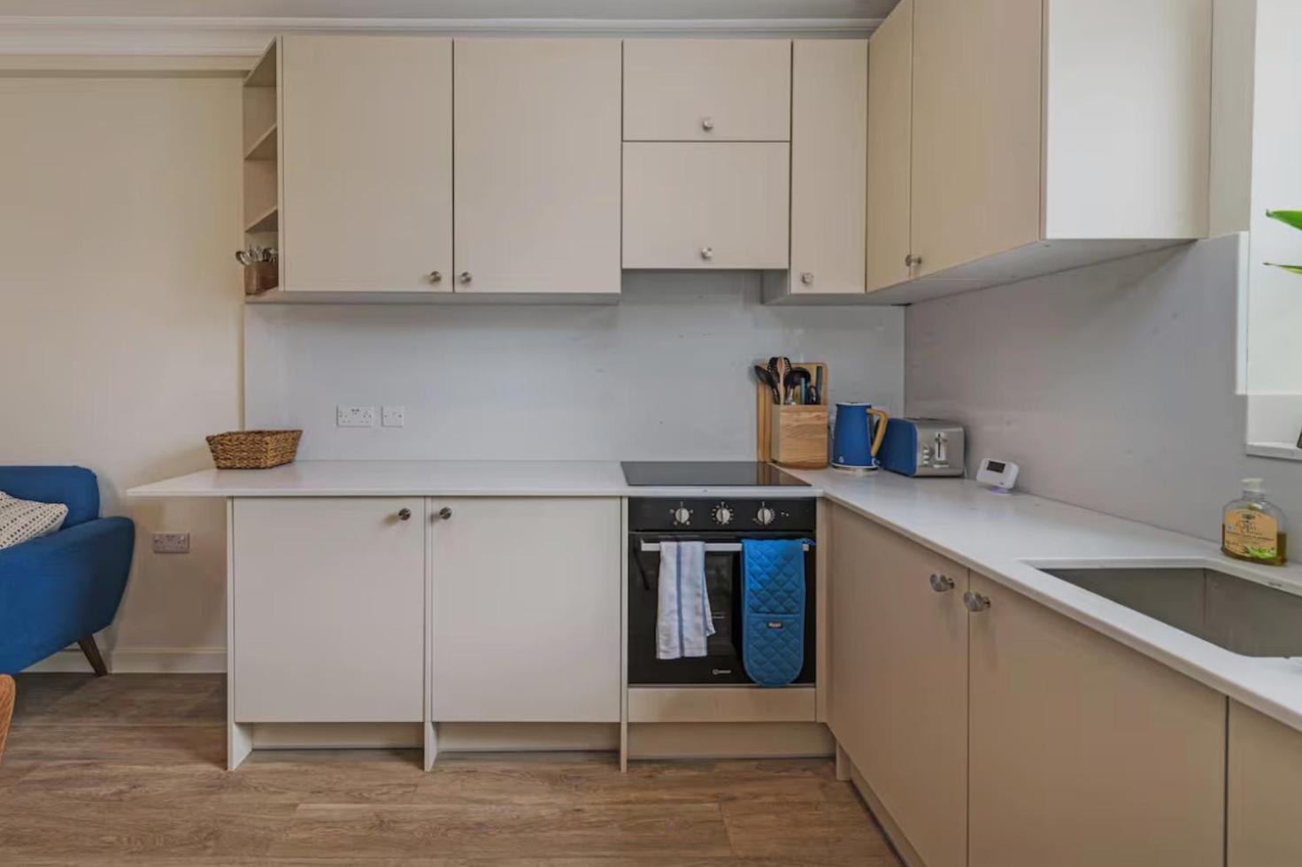 New 2bed - 20min To - Free Parking - Petsok Apartment *