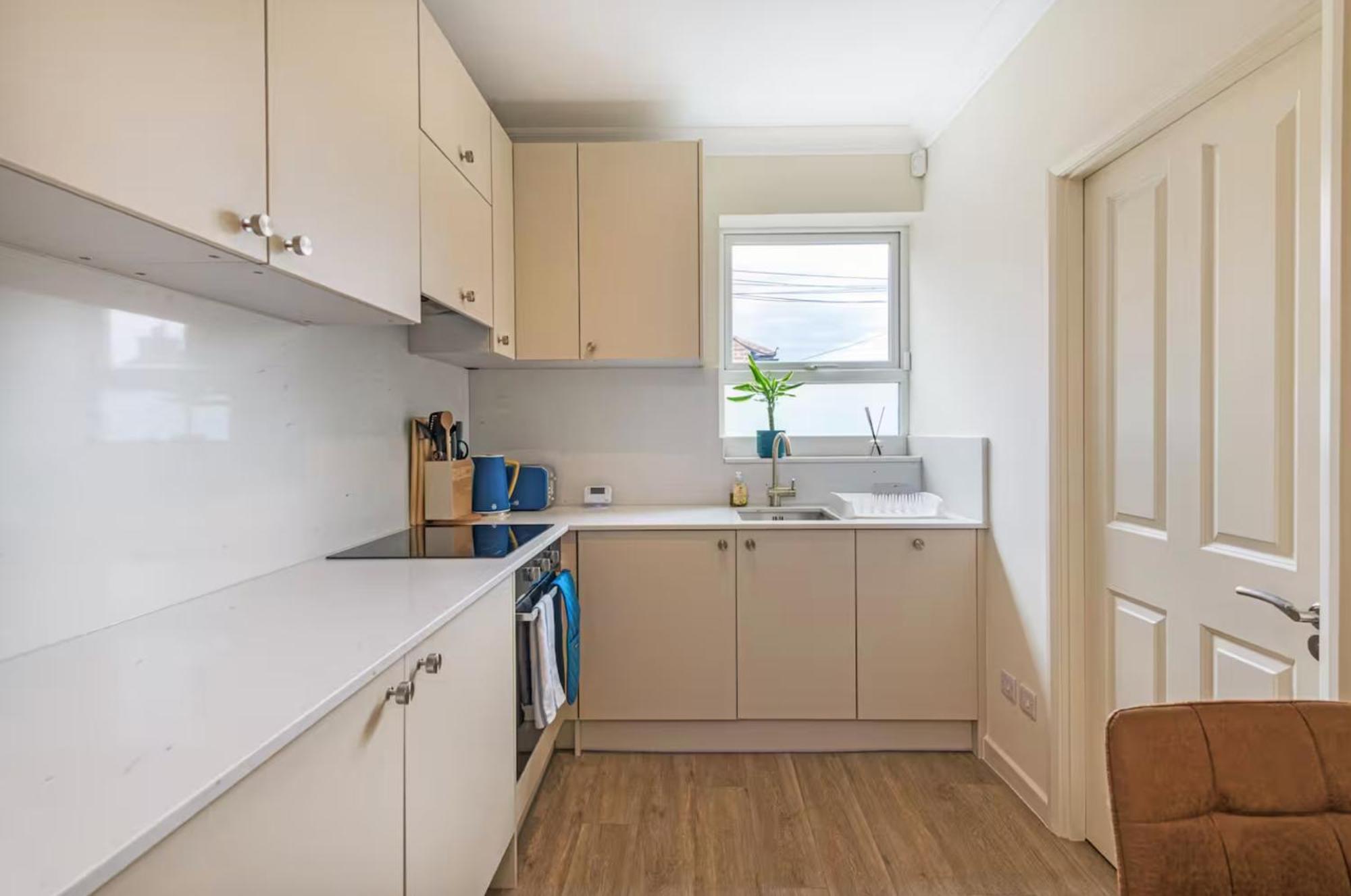 New 2bed - 20min To - Free Parking - Petsok Apartment *