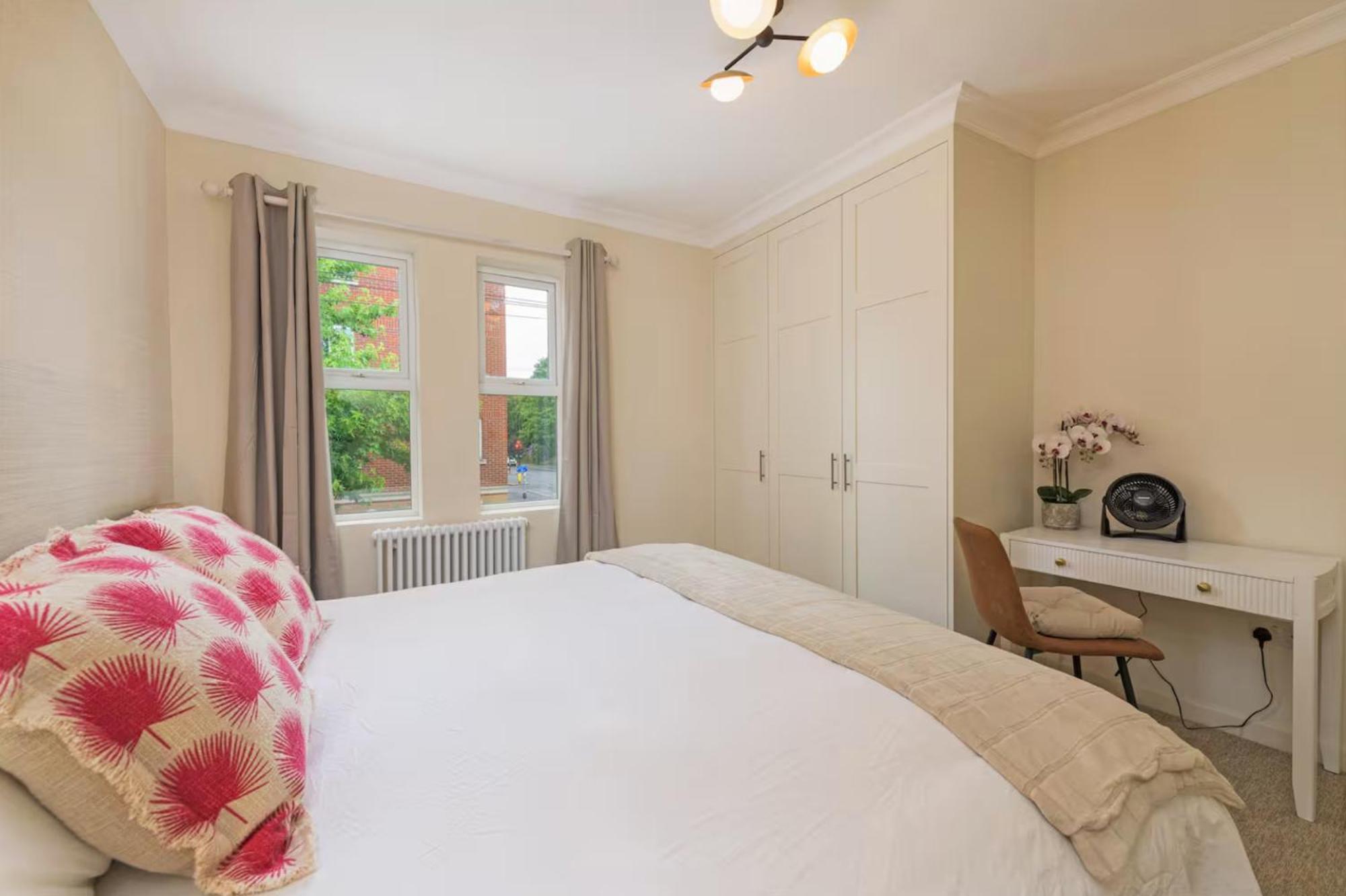 New 2bed - 20min To - Free Parking - Petsok