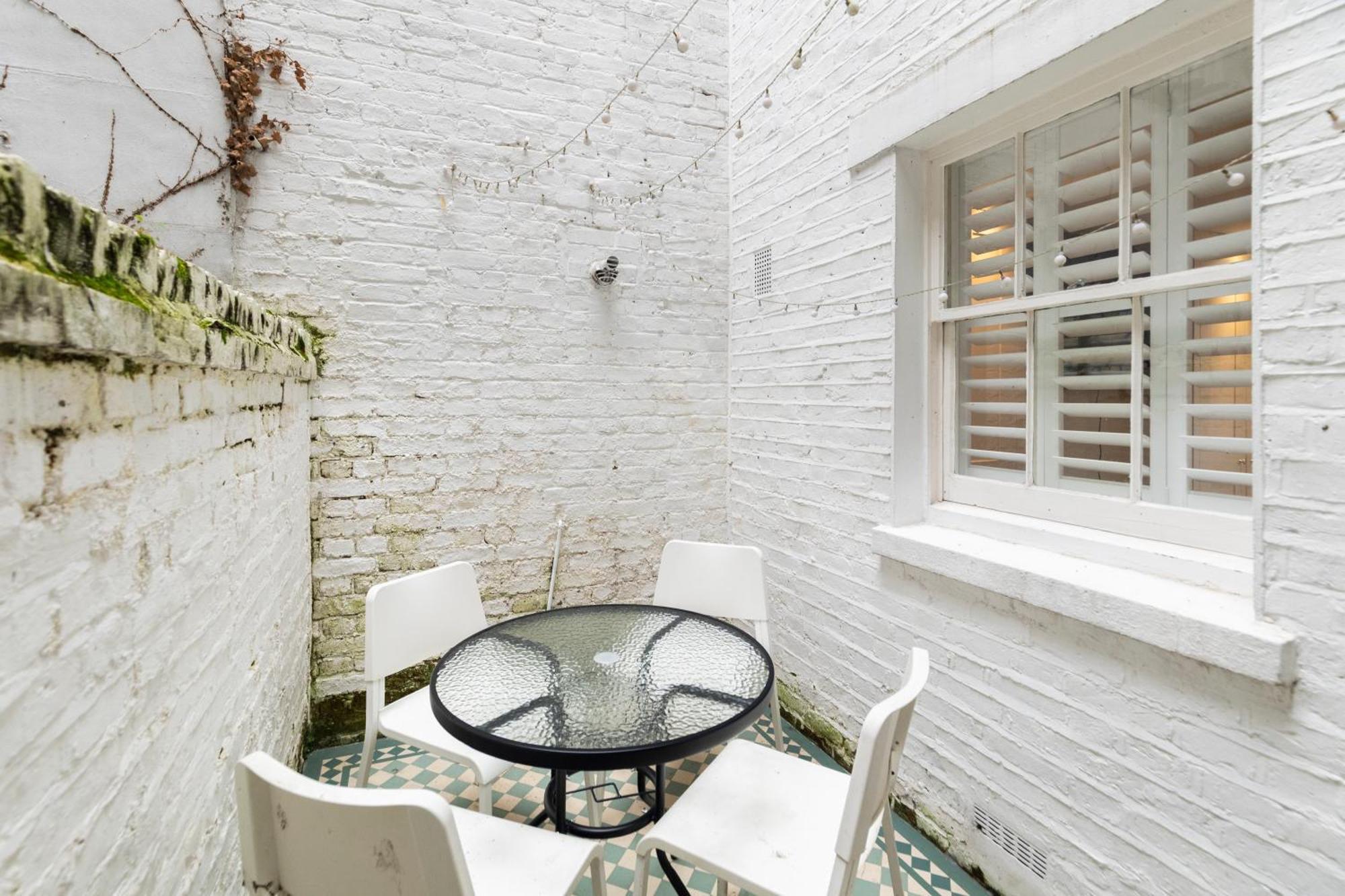 Stylish 2 Bedroom Flat In Prime Location Up To 5 Guests London