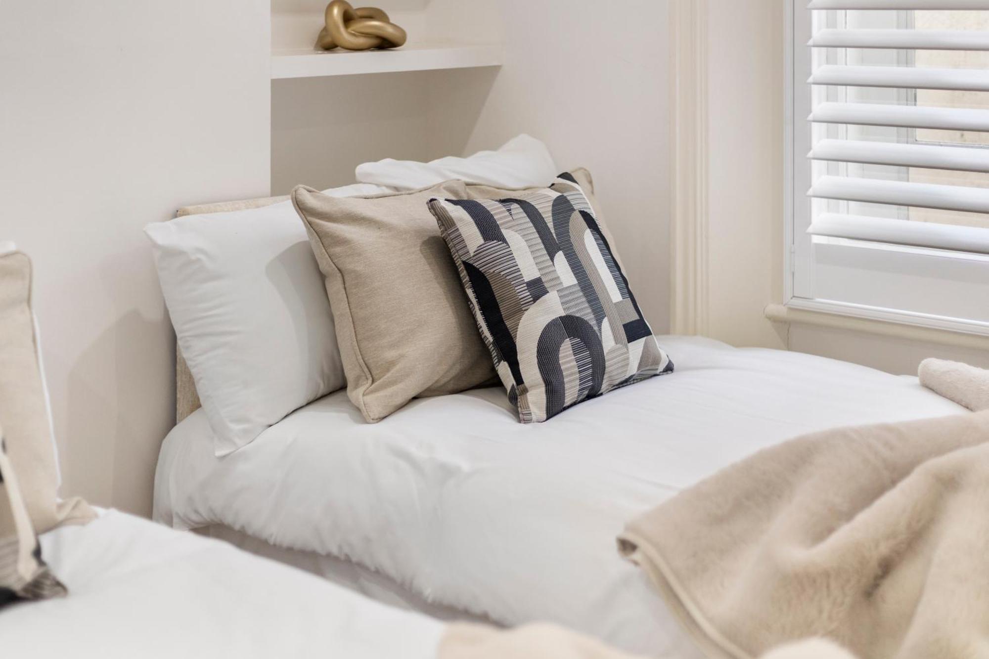 Stylish 2 Bedroom Flat In Prime Location Up To 5 Guests Apartment