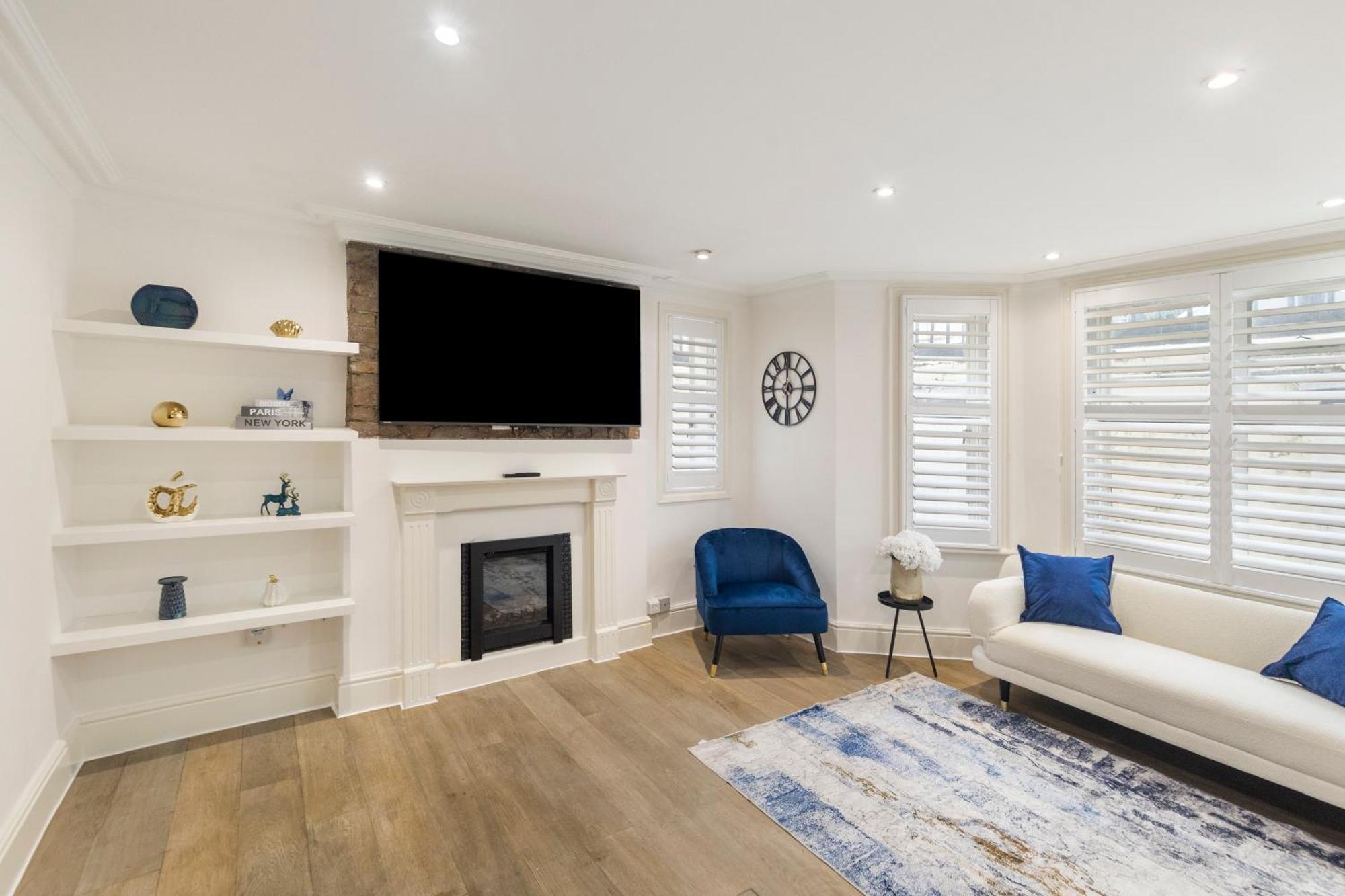 Stylish 2 Bedroom Flat In Prime Location Up To 5 Guests London