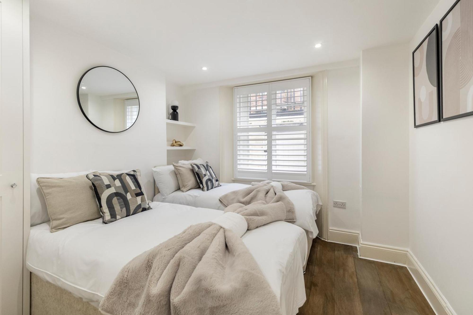 Stylish 2 Bedroom Flat In Prime Location Up To 5 Guests Apartment