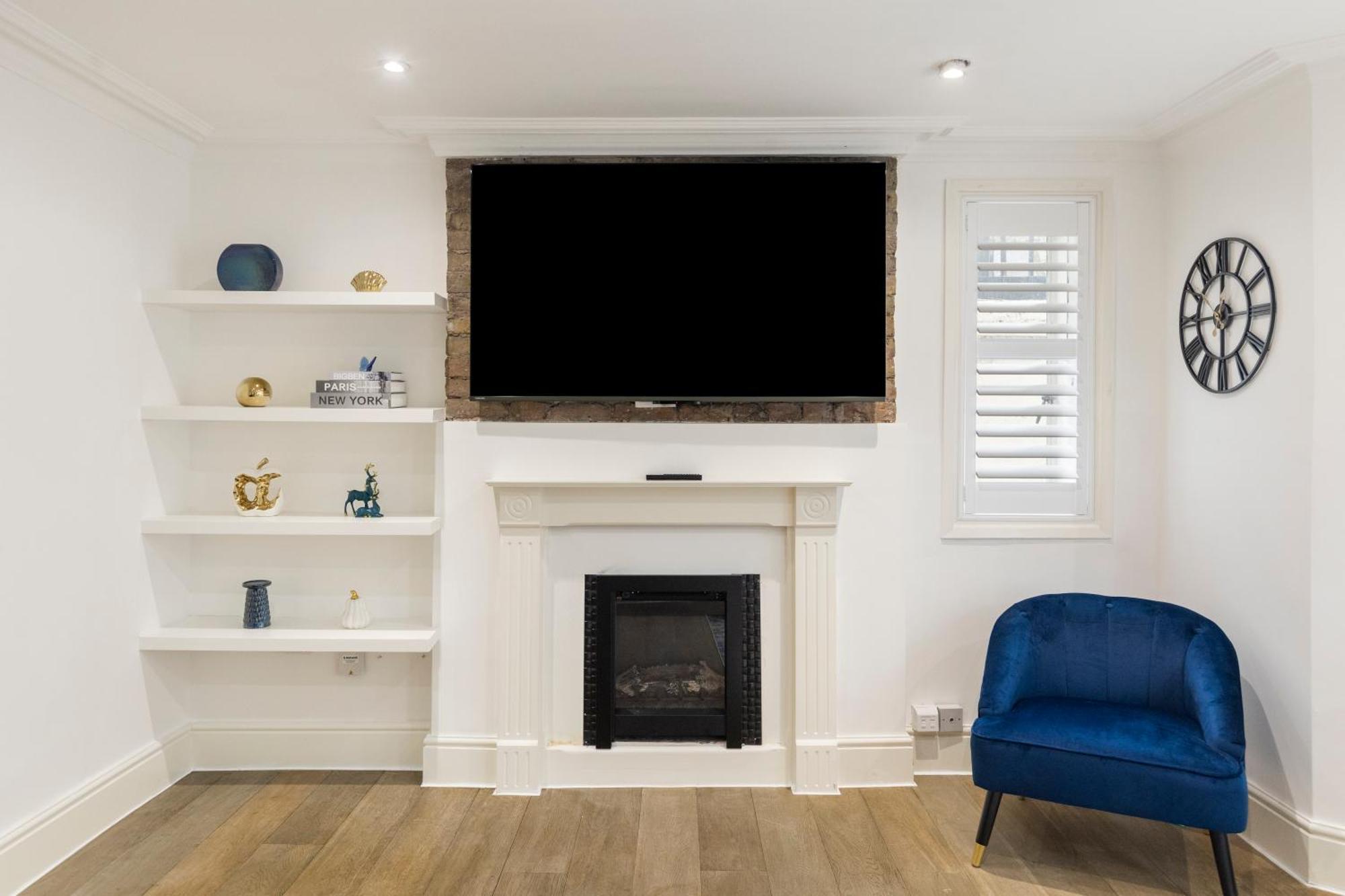 Apartment Stylish 2 Bedroom Flat In Prime Location Up To 5 Guests London