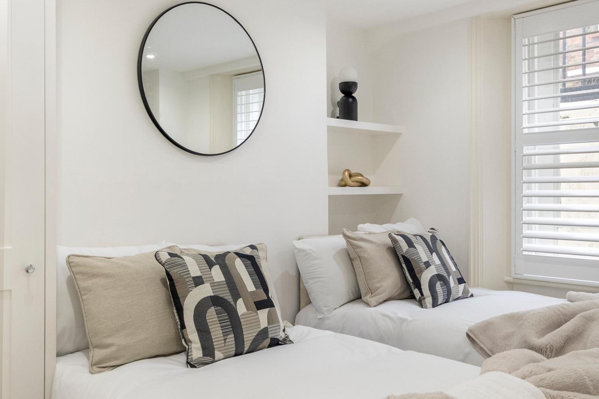 Stylish 2 Bedroom Flat In Prime Location Up To 5 Guests Apartment